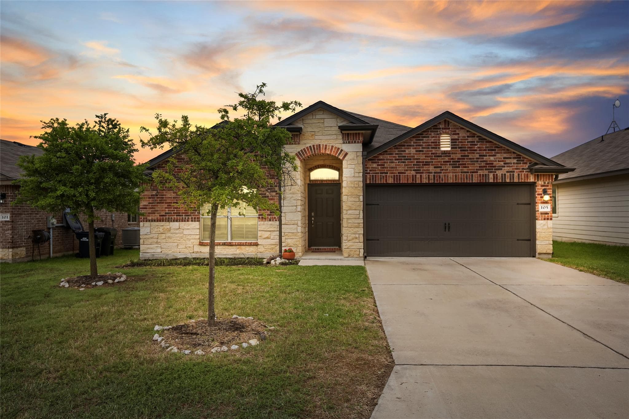 105 Plata Ln