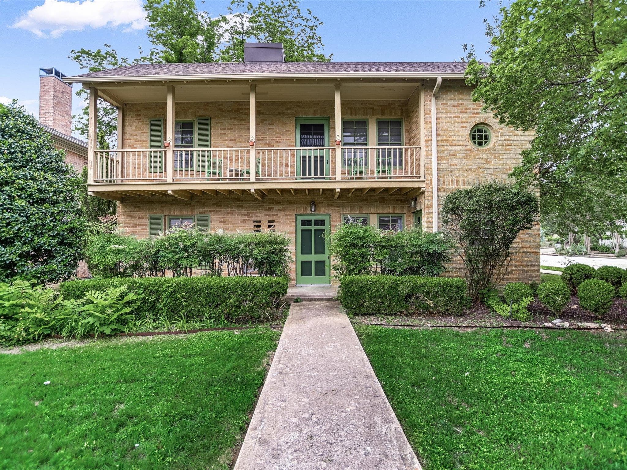 501 Carolyn Ave None