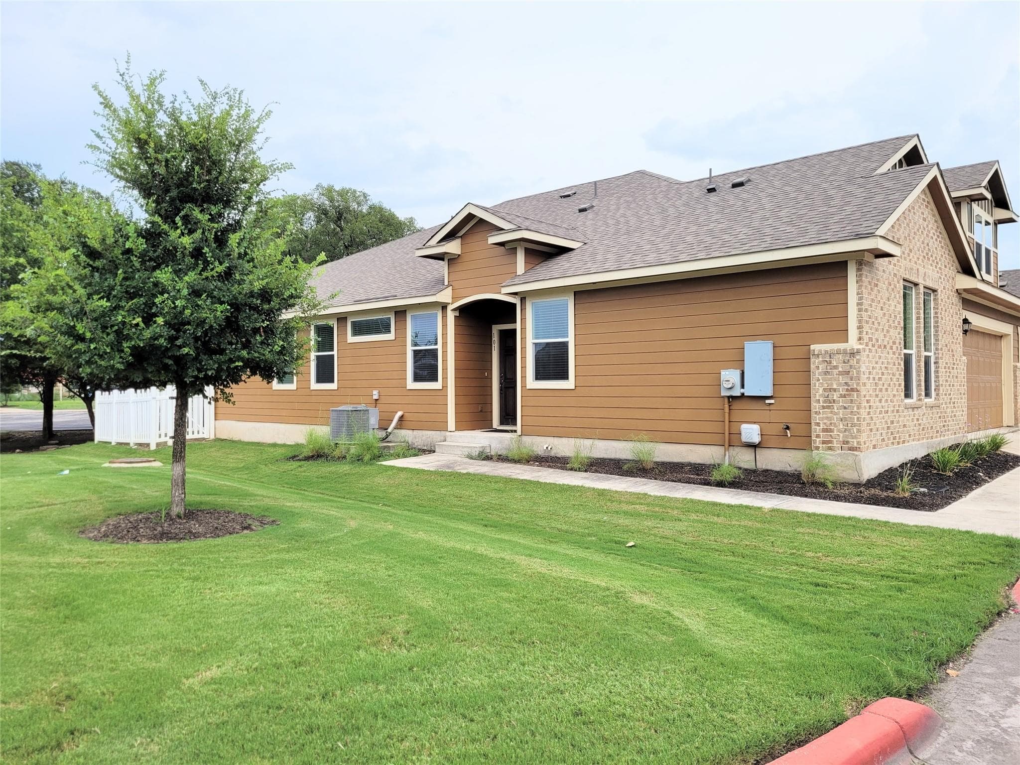711 Rolling Oak Dr. Dr #101