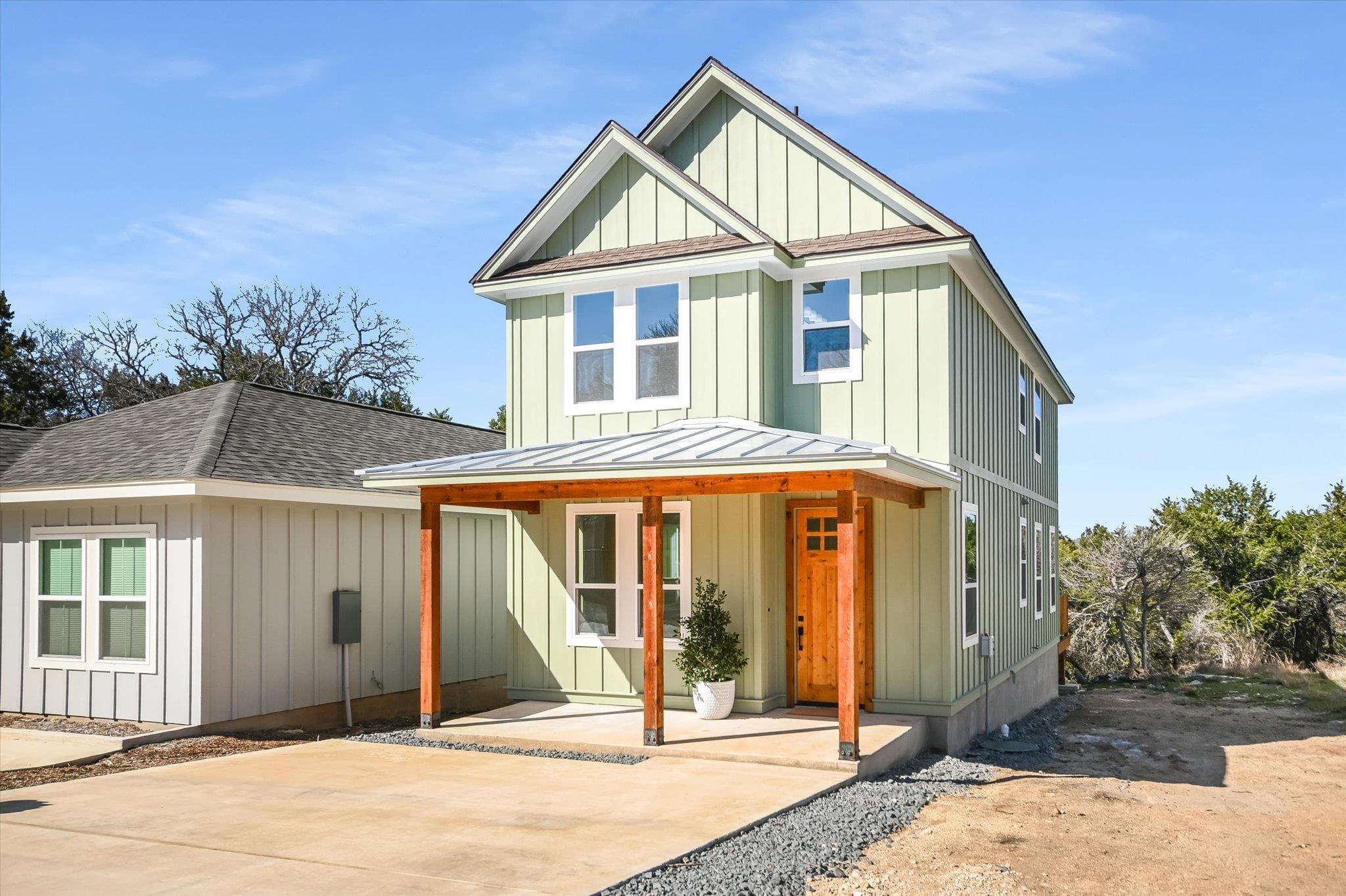424 SHADY BLUFF Dr