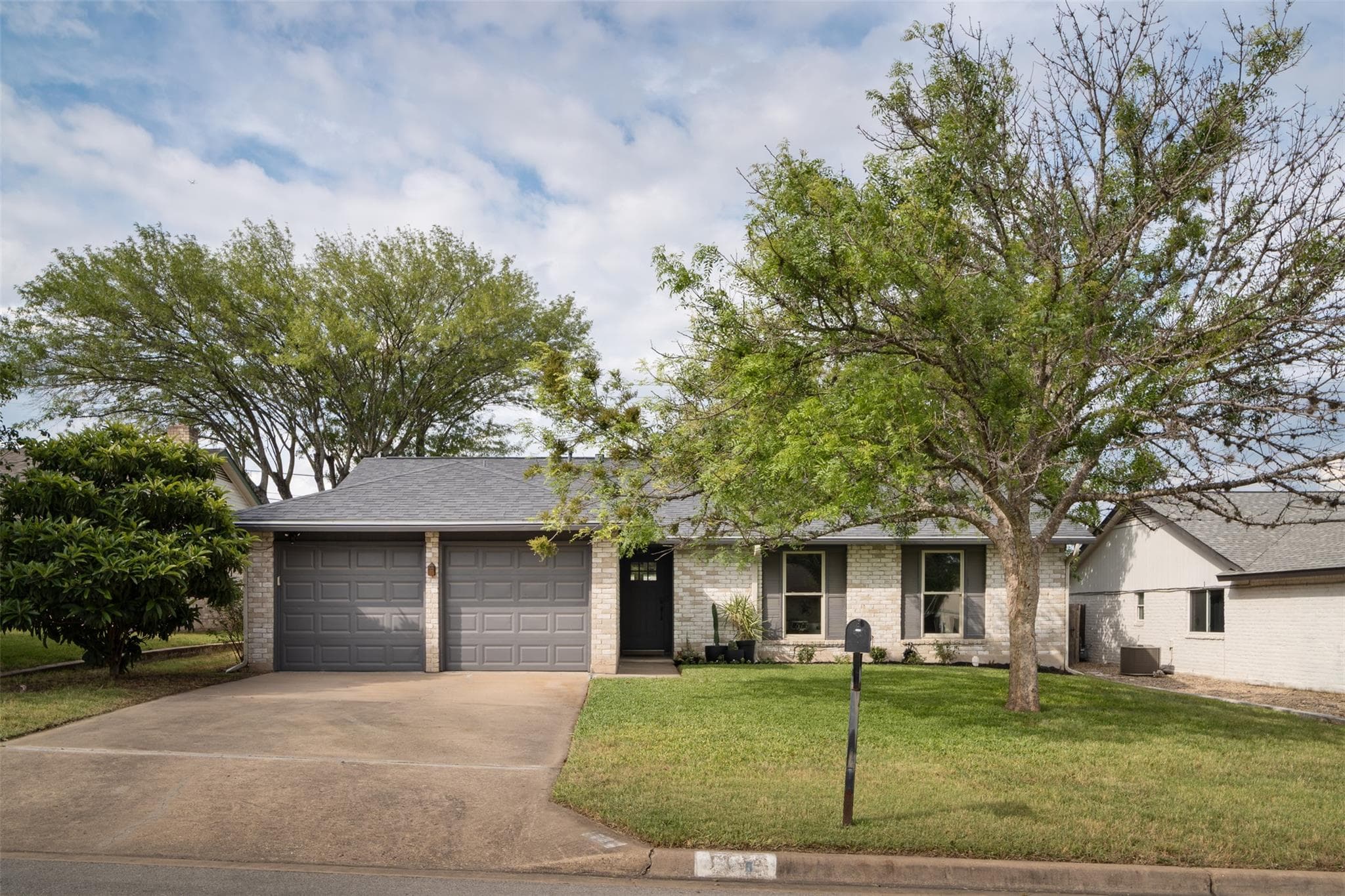 304 Skyloop Dr