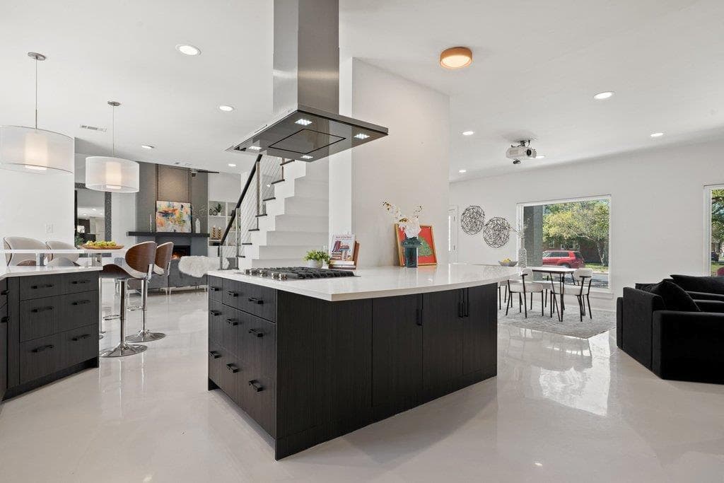 10408 Loring Dr
