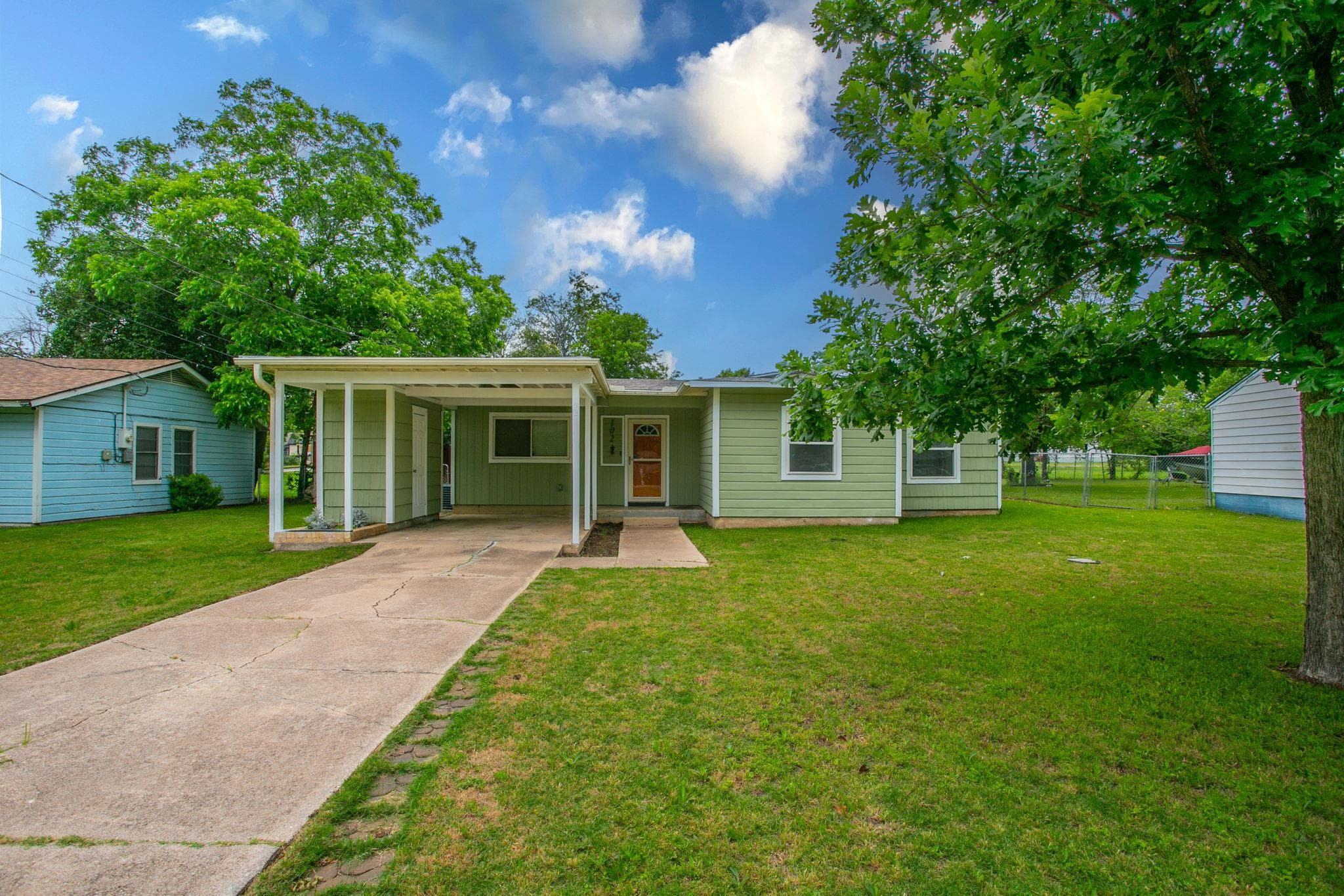 102 Circle Dr