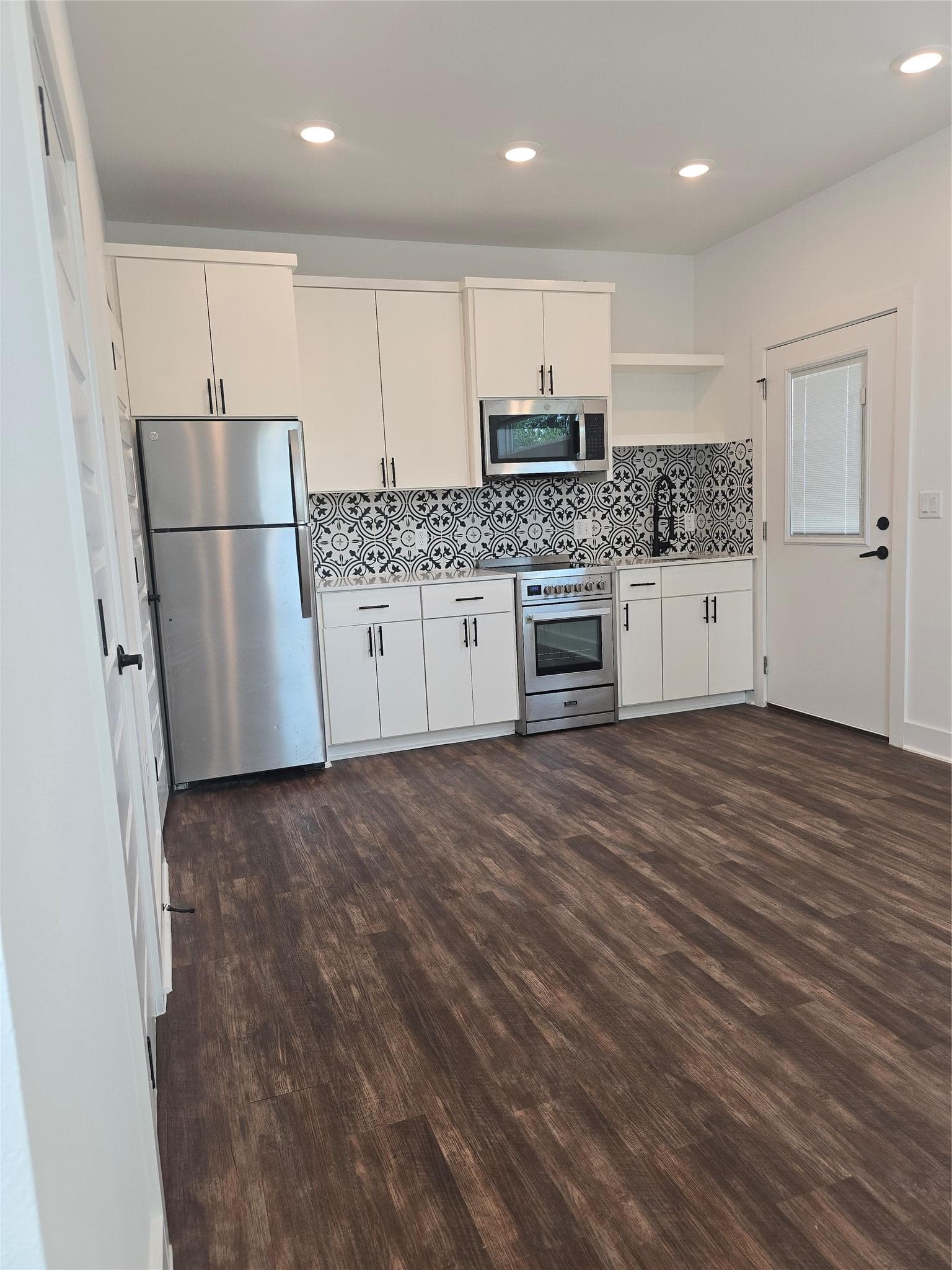7601 Carver Ave #2