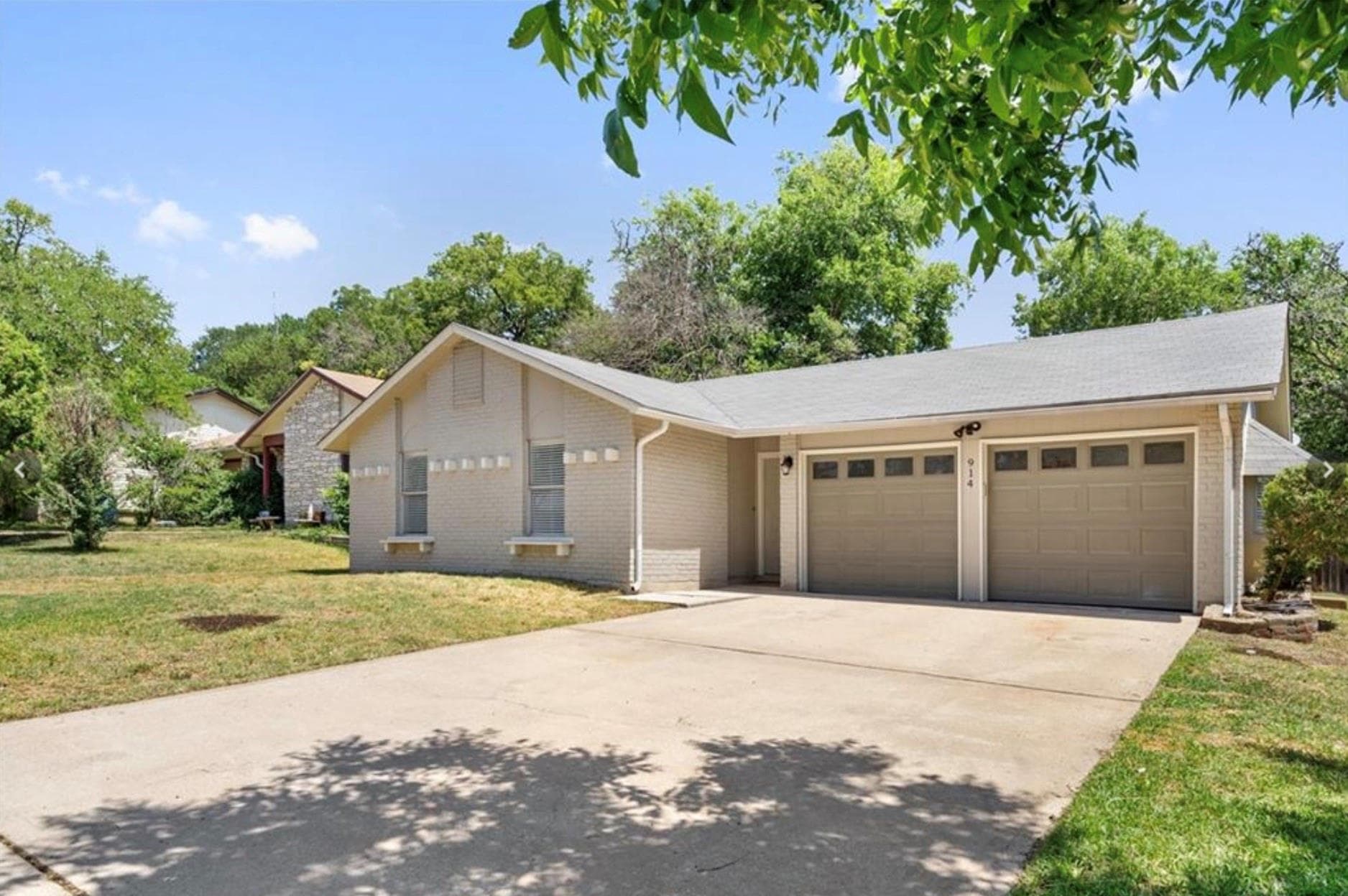 914 Hillside Oaks Dr