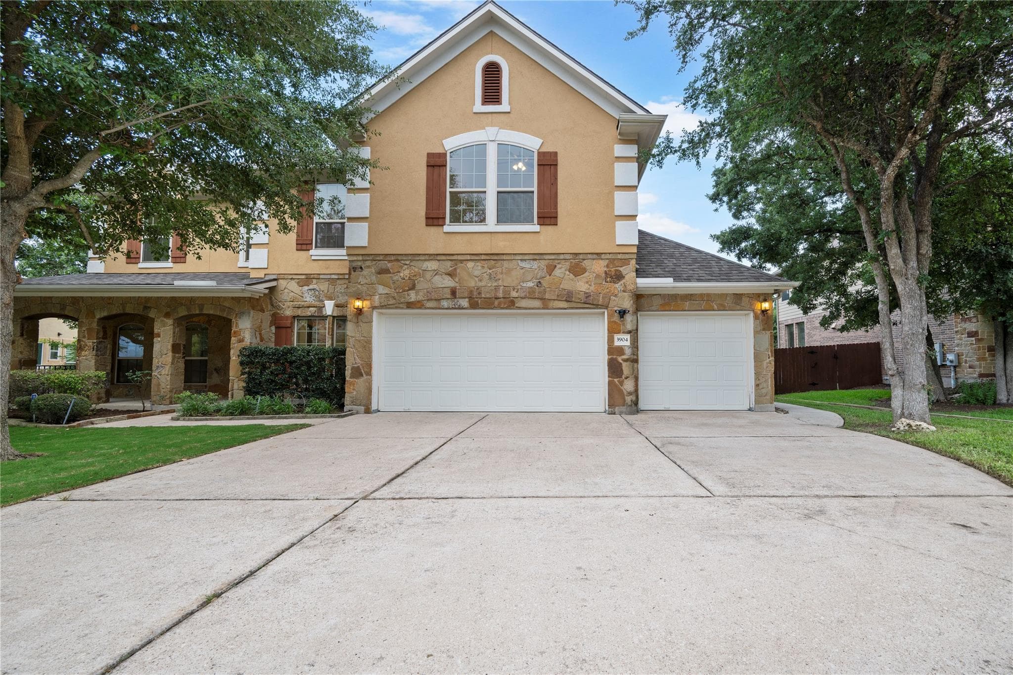 3904 Avery Woods Ln
