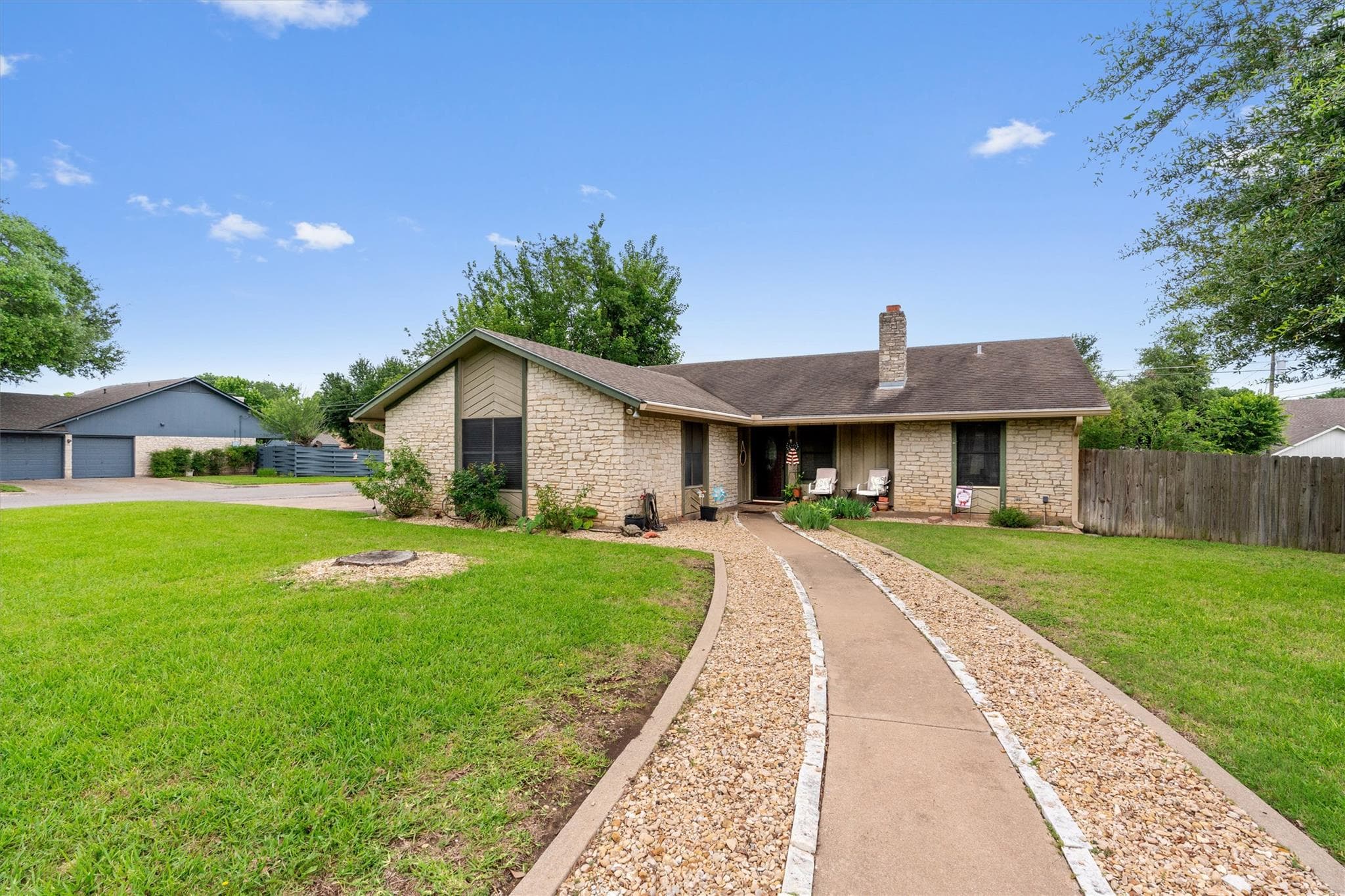 401 Drake Ln