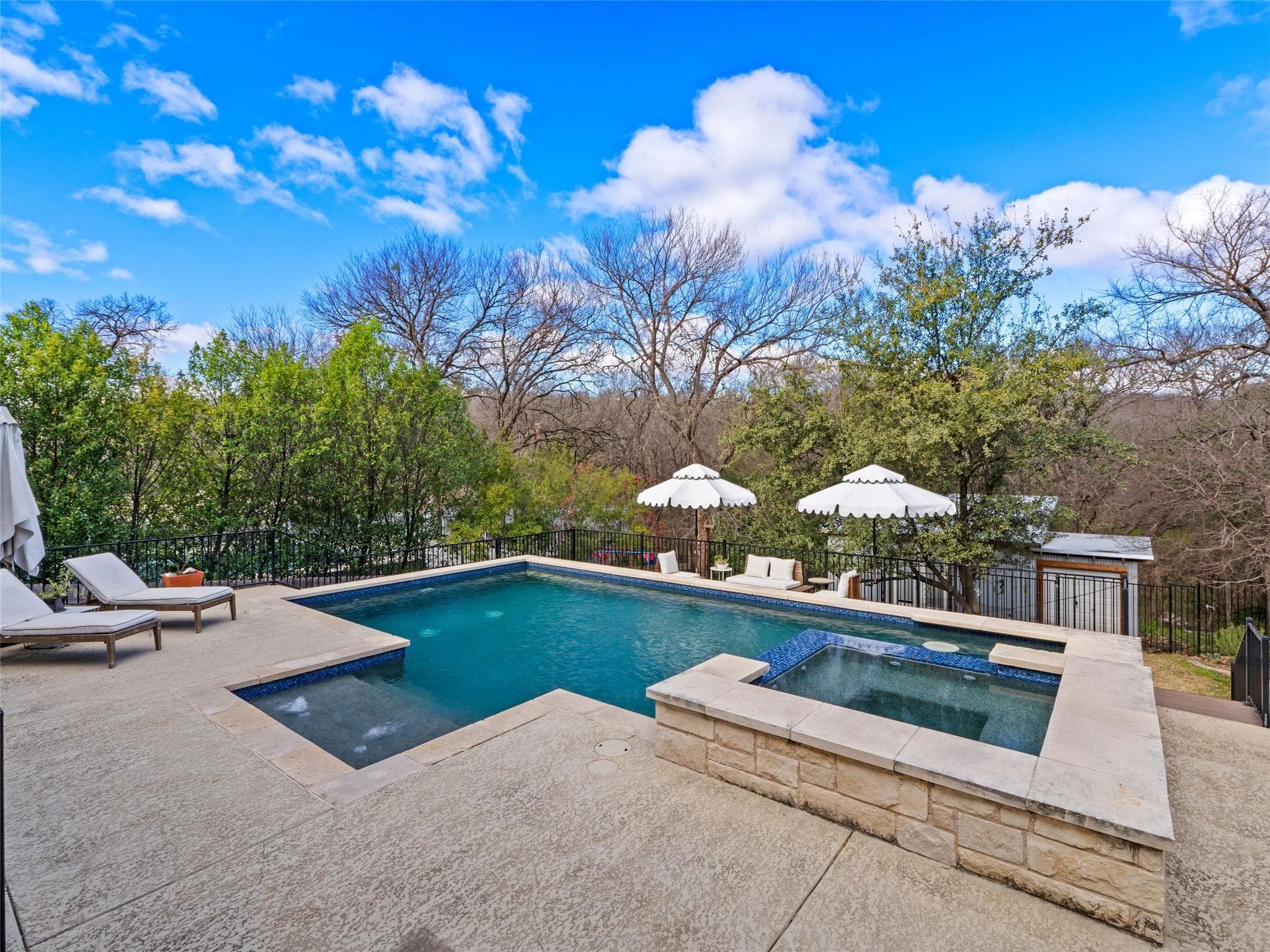 1006 Meriden Ln