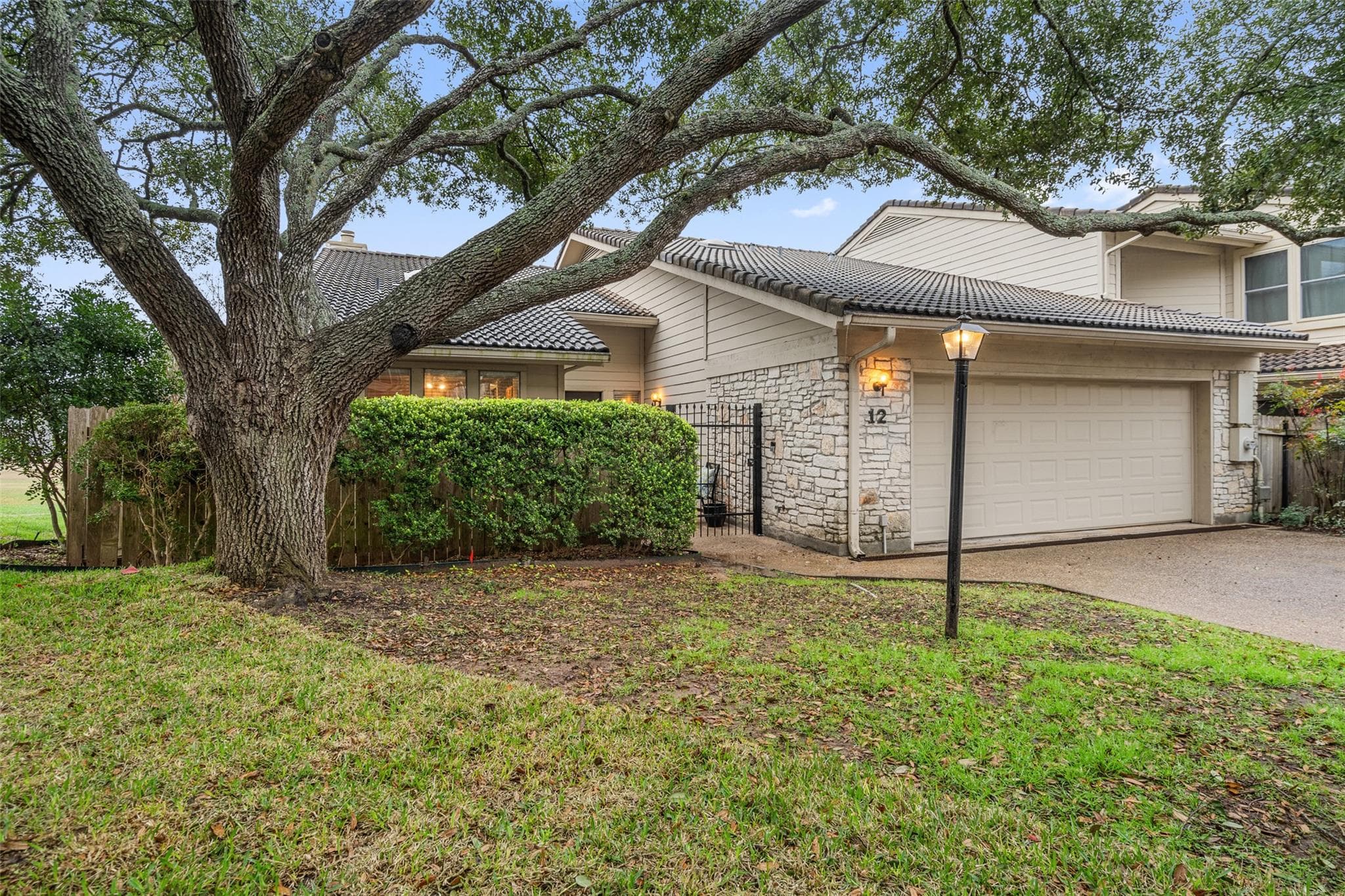6820 N Cypress Pt #12