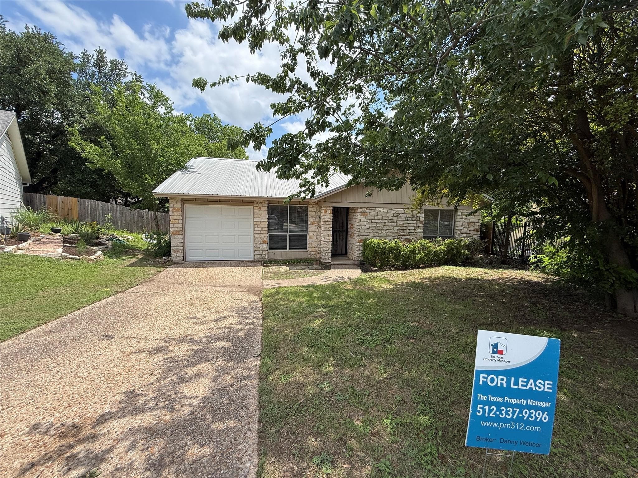 1109 Village Green Dr