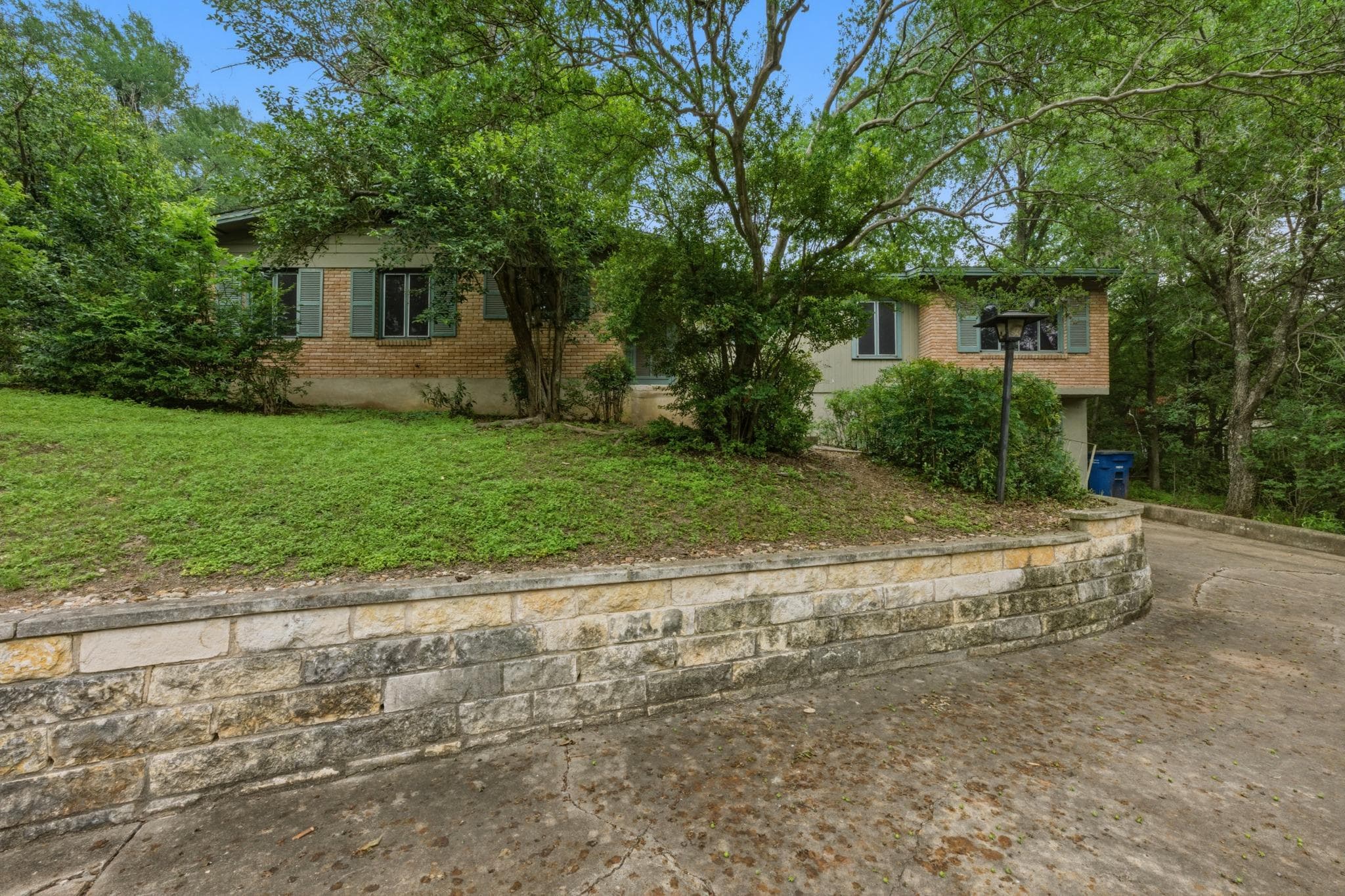 3105 Crestvale Dr