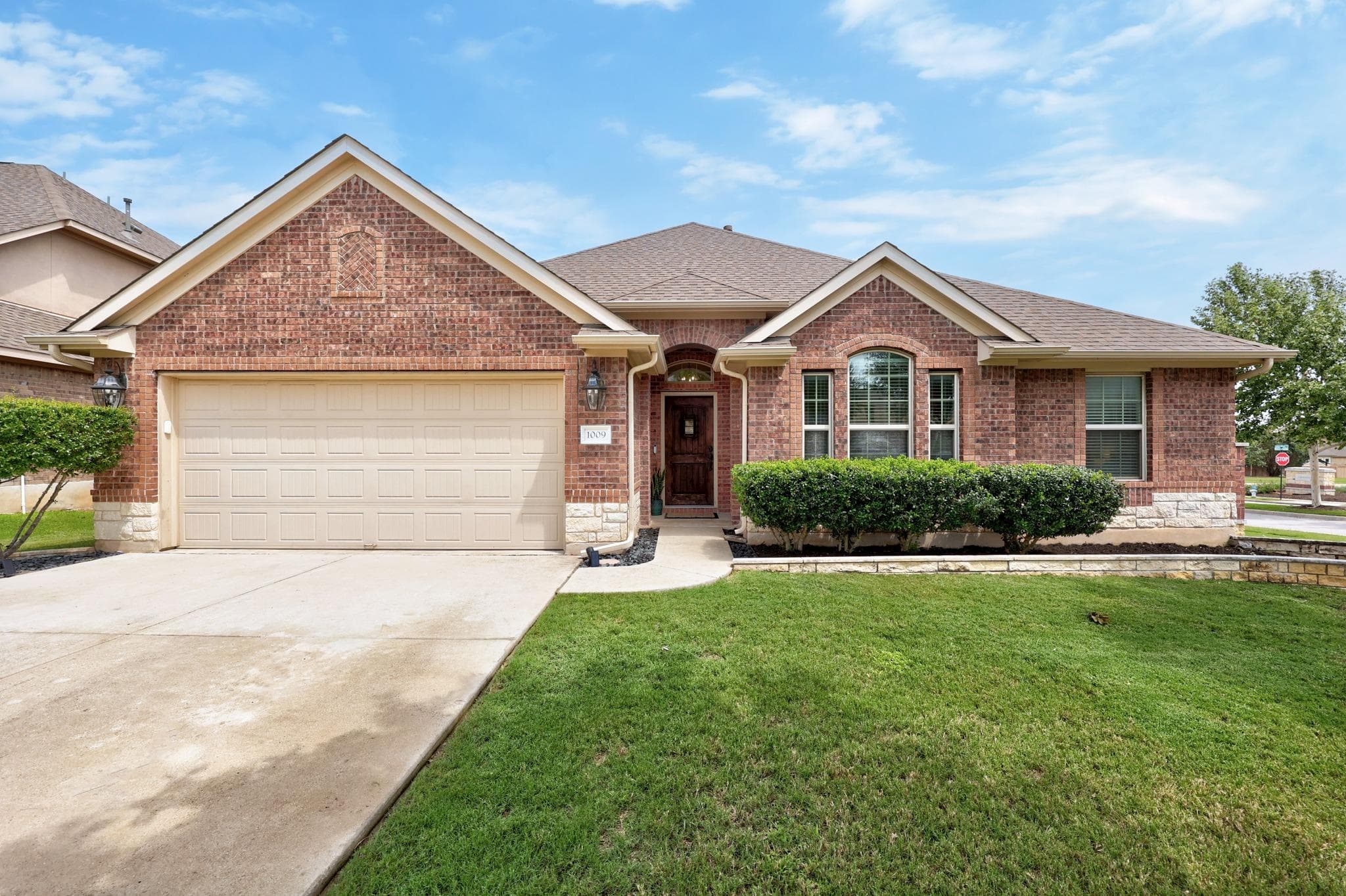 1009 Daylily Loop