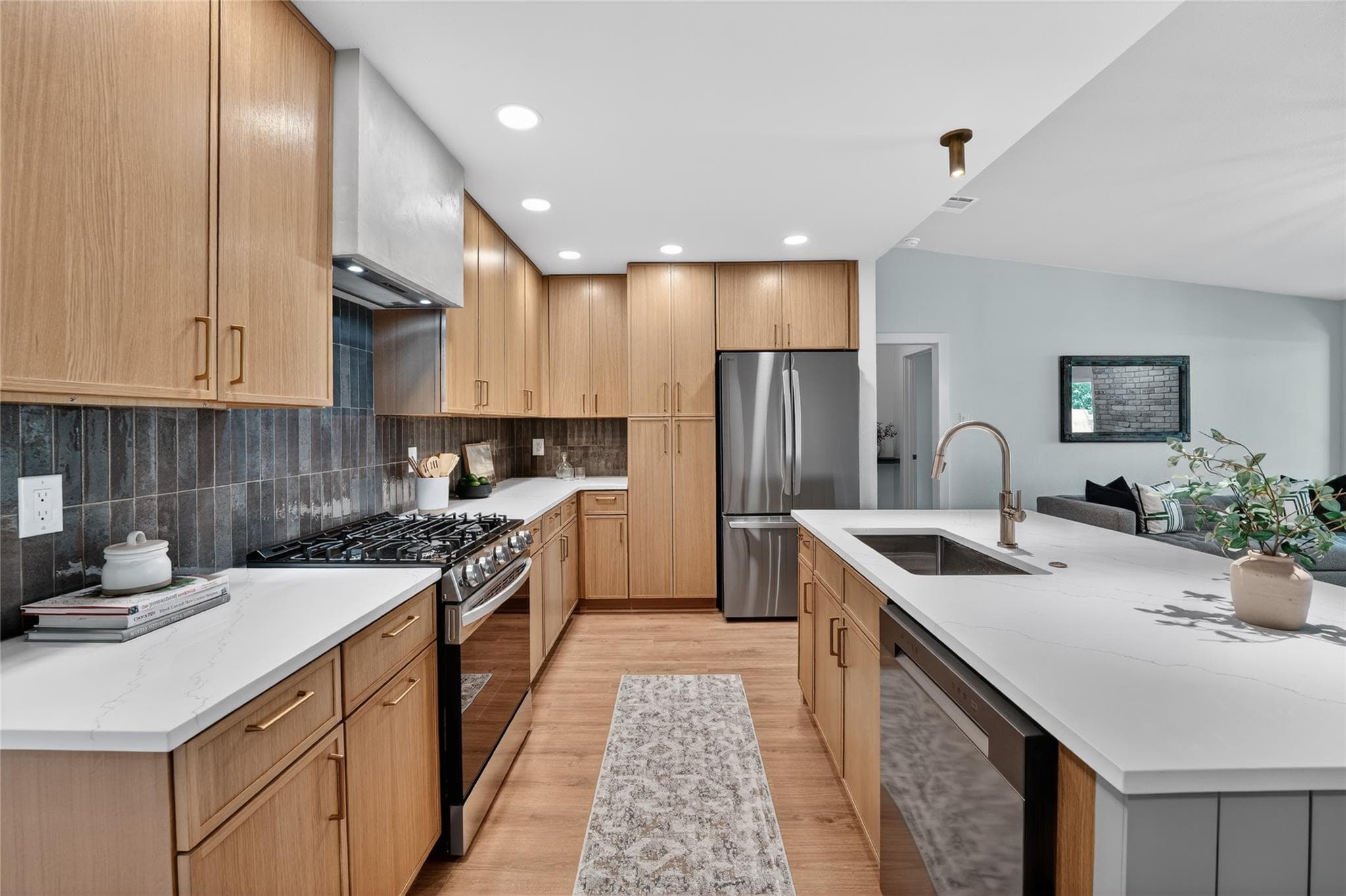 2412 Aldford Dr