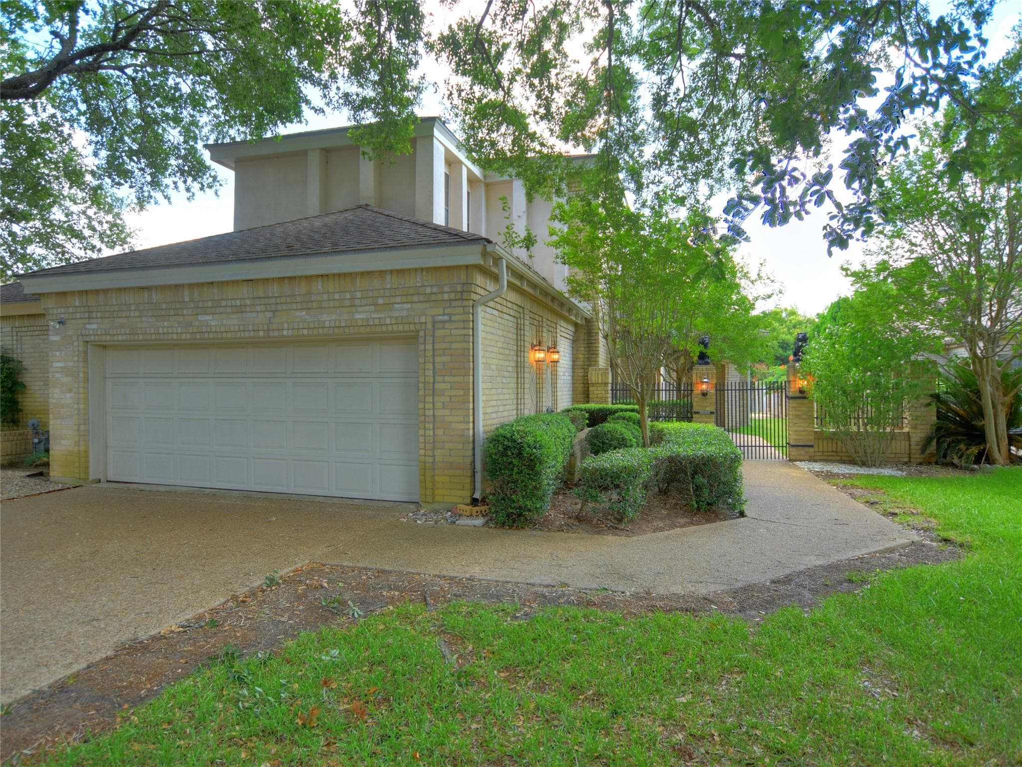 10215 River Plantation Dr #B