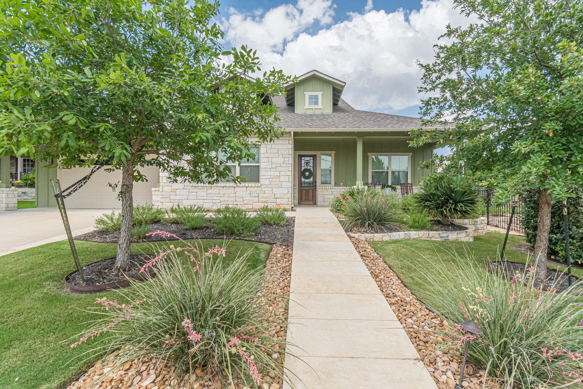 112 Laughing Pear Dr