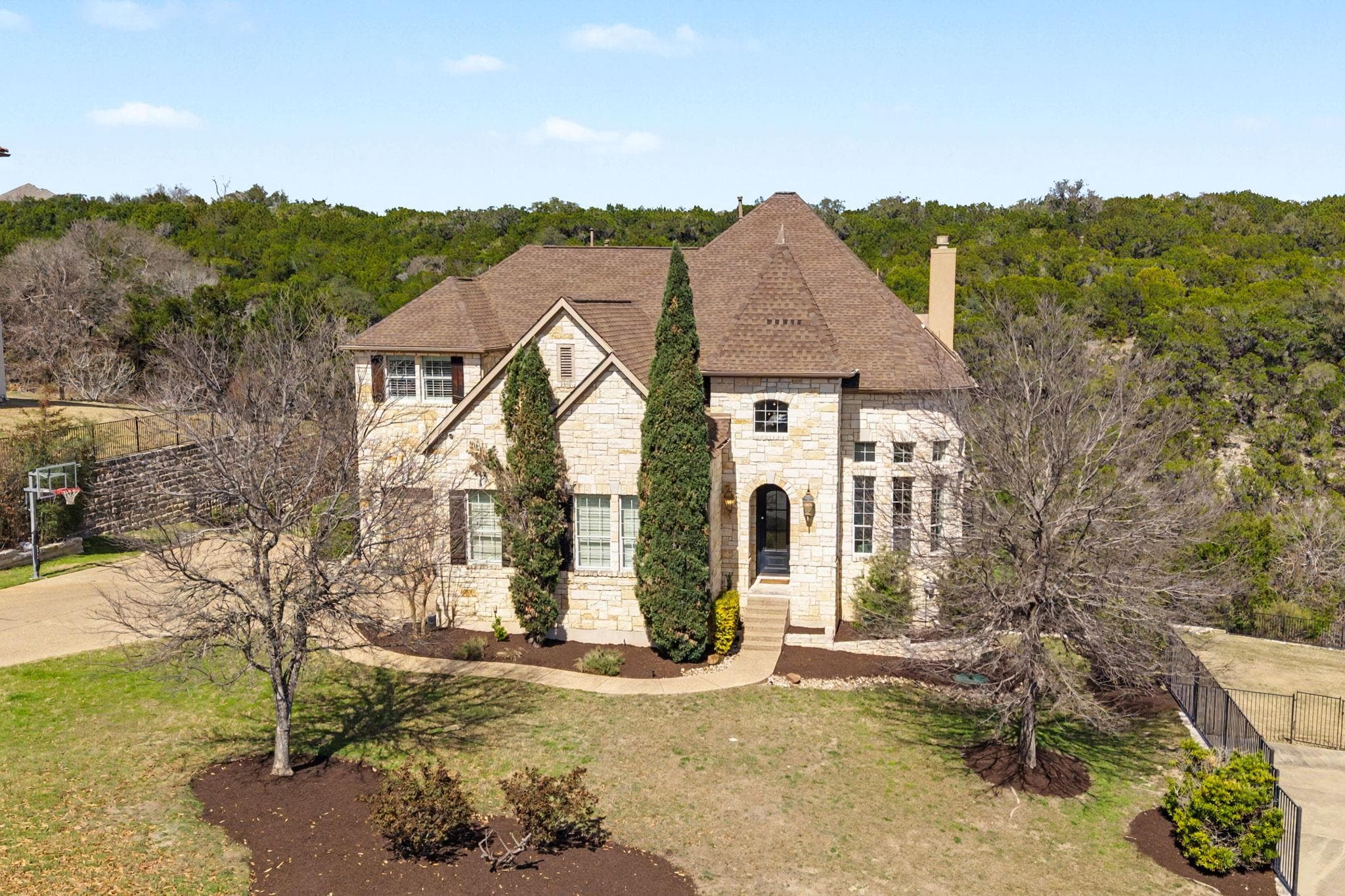 121 Burgess Ln