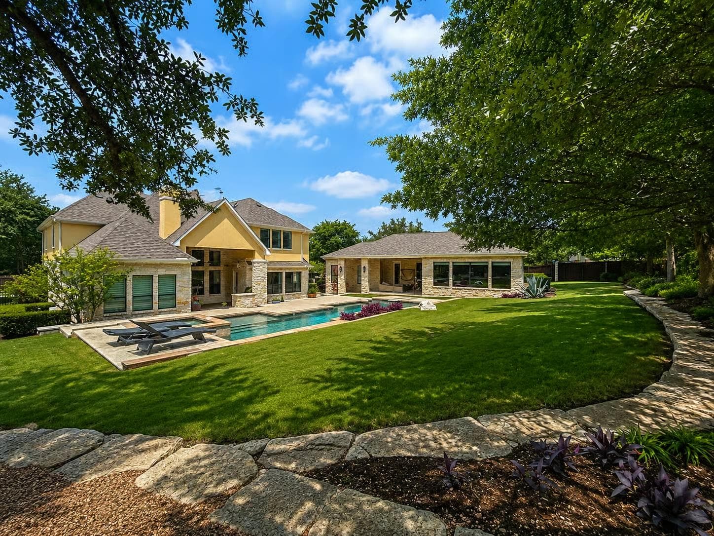 1005 Lakewood Hills Ter