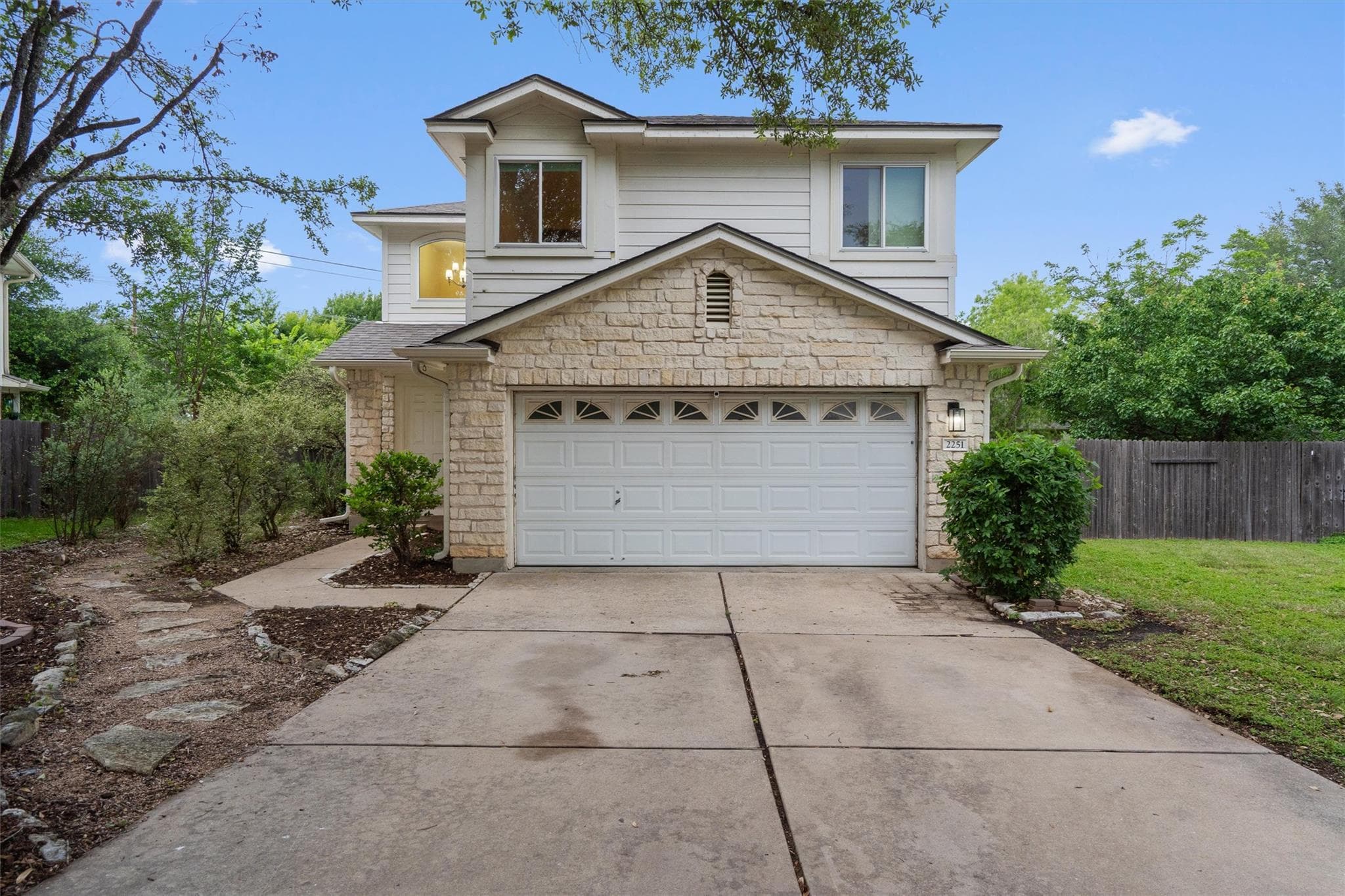 2251 Ada Ln