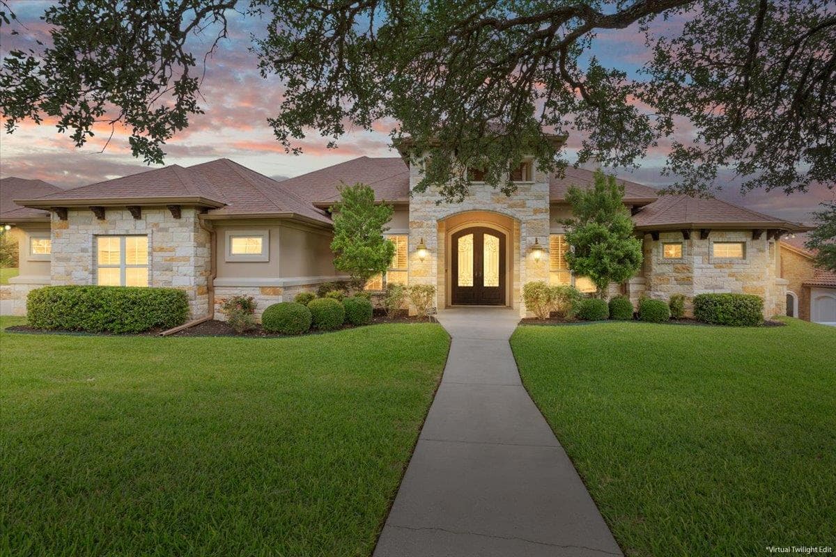 2125 Balcones Pl