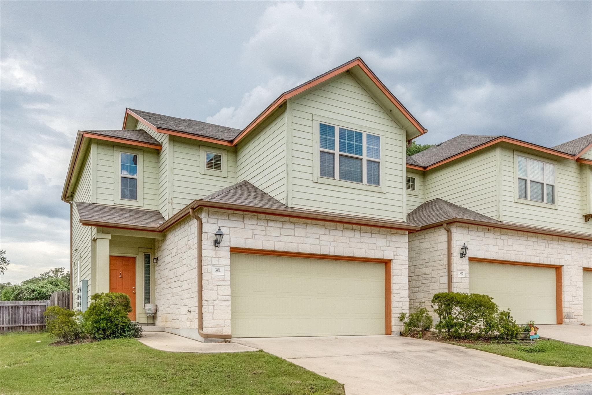 2410 Great Oaks Dr #301