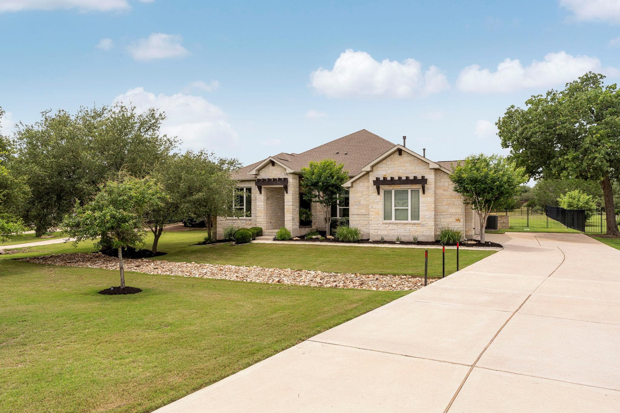 530 Hawthorne Loop