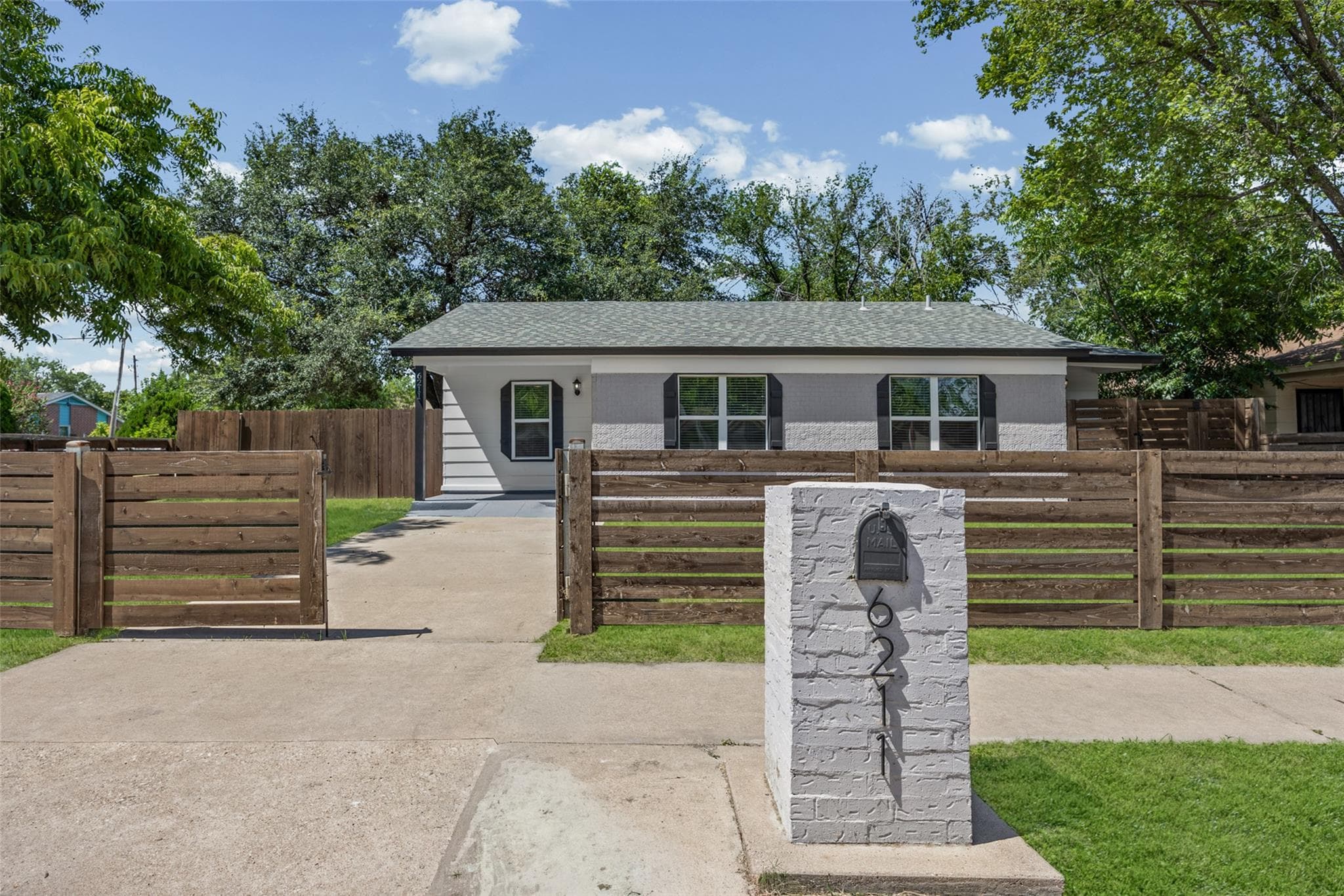 6211 Palm Cir
