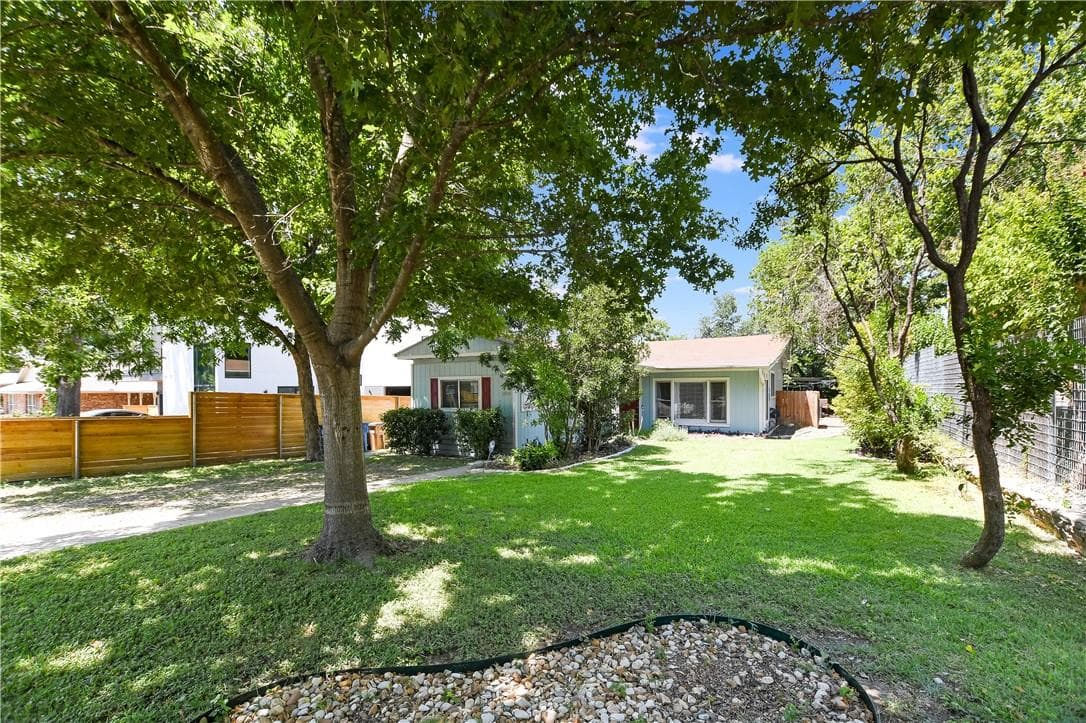 208 BRAESWOOD Rd