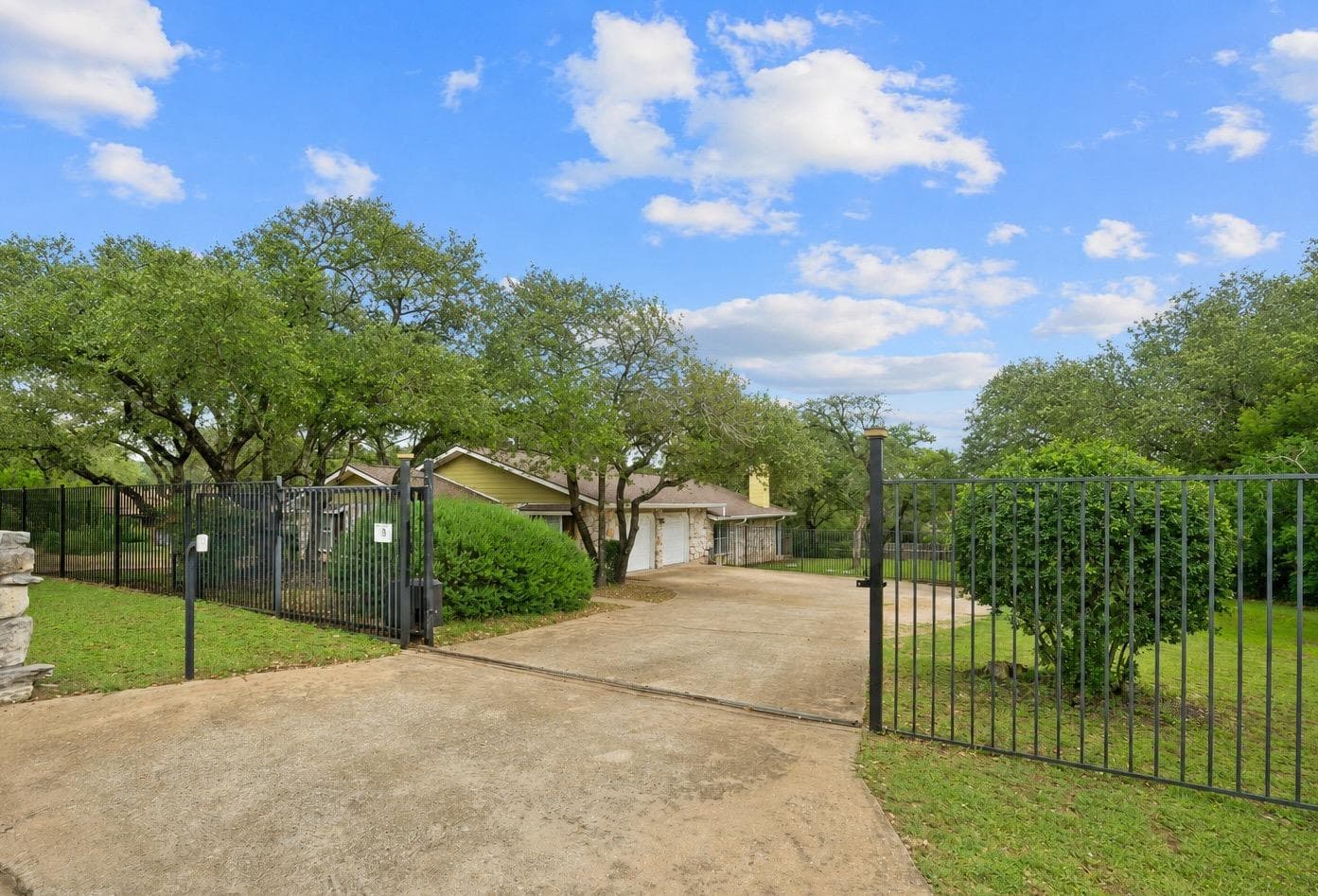 1211 Falcon Ledge Dr