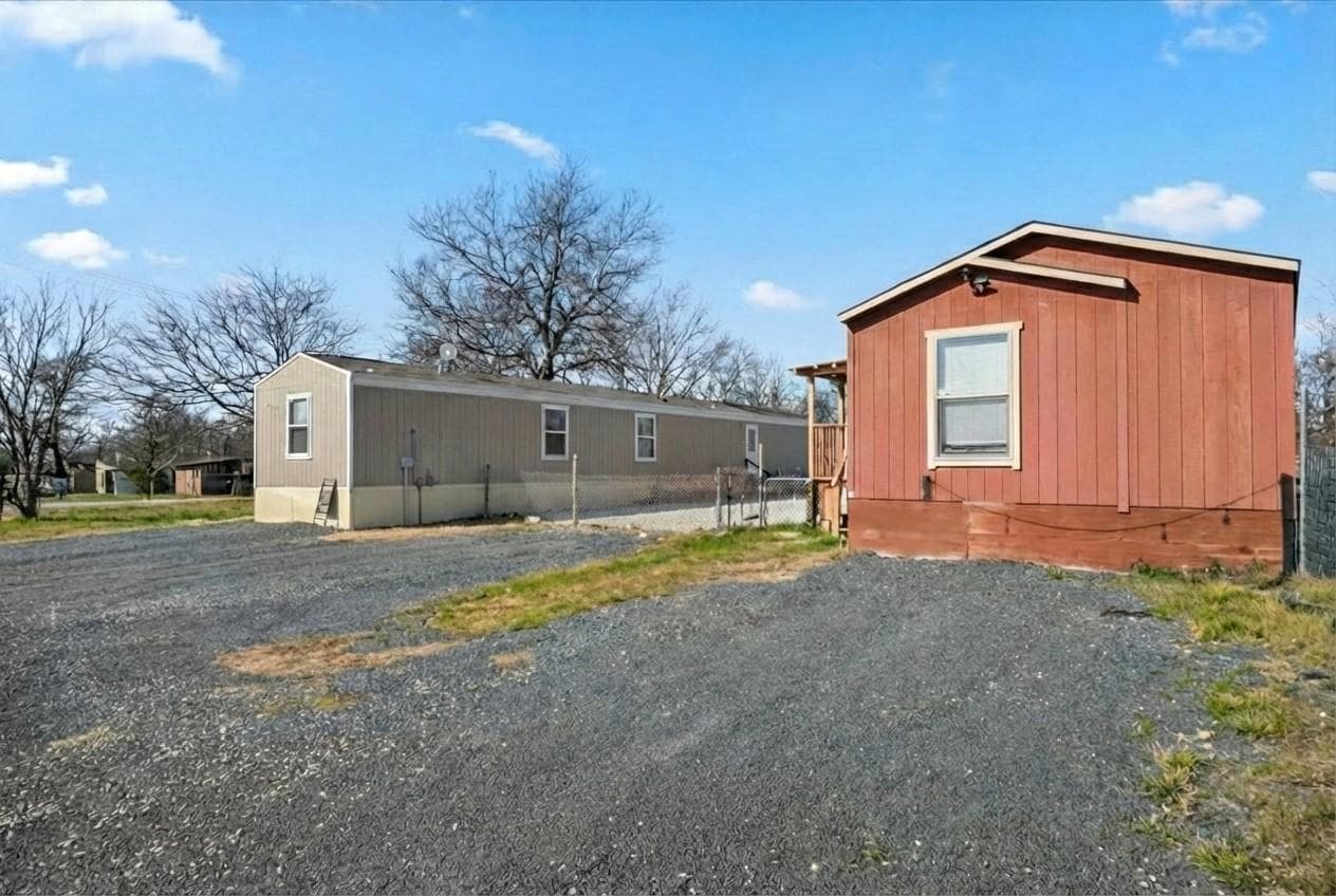 337 SW Front St