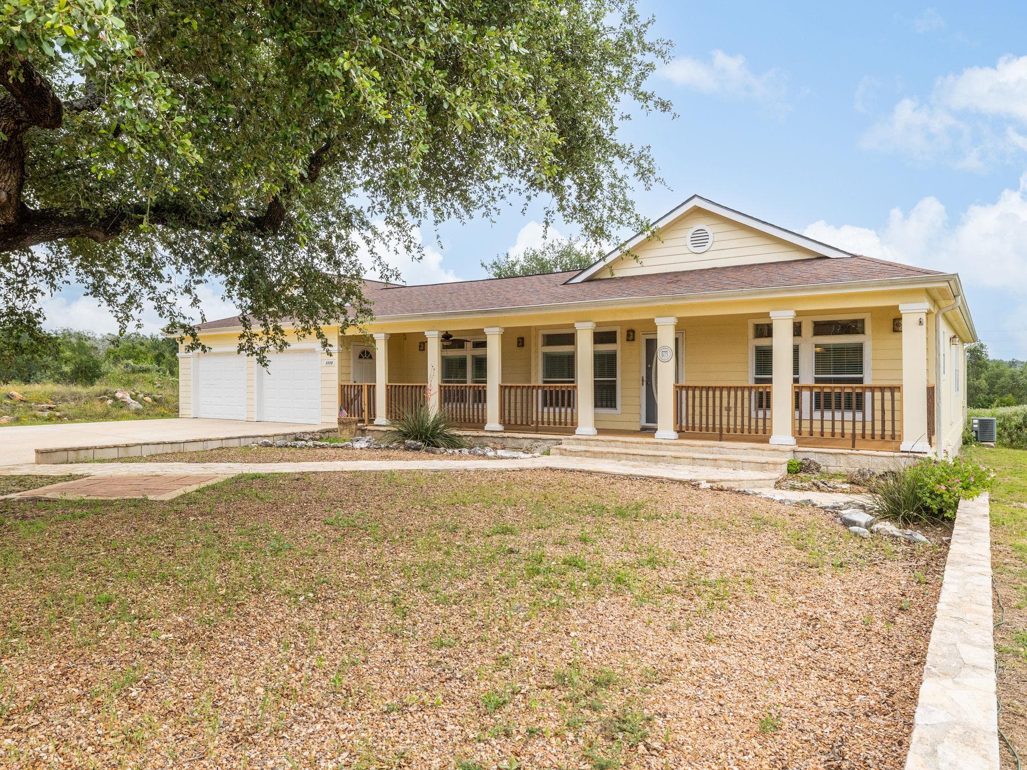 1110 Oakwood Loop