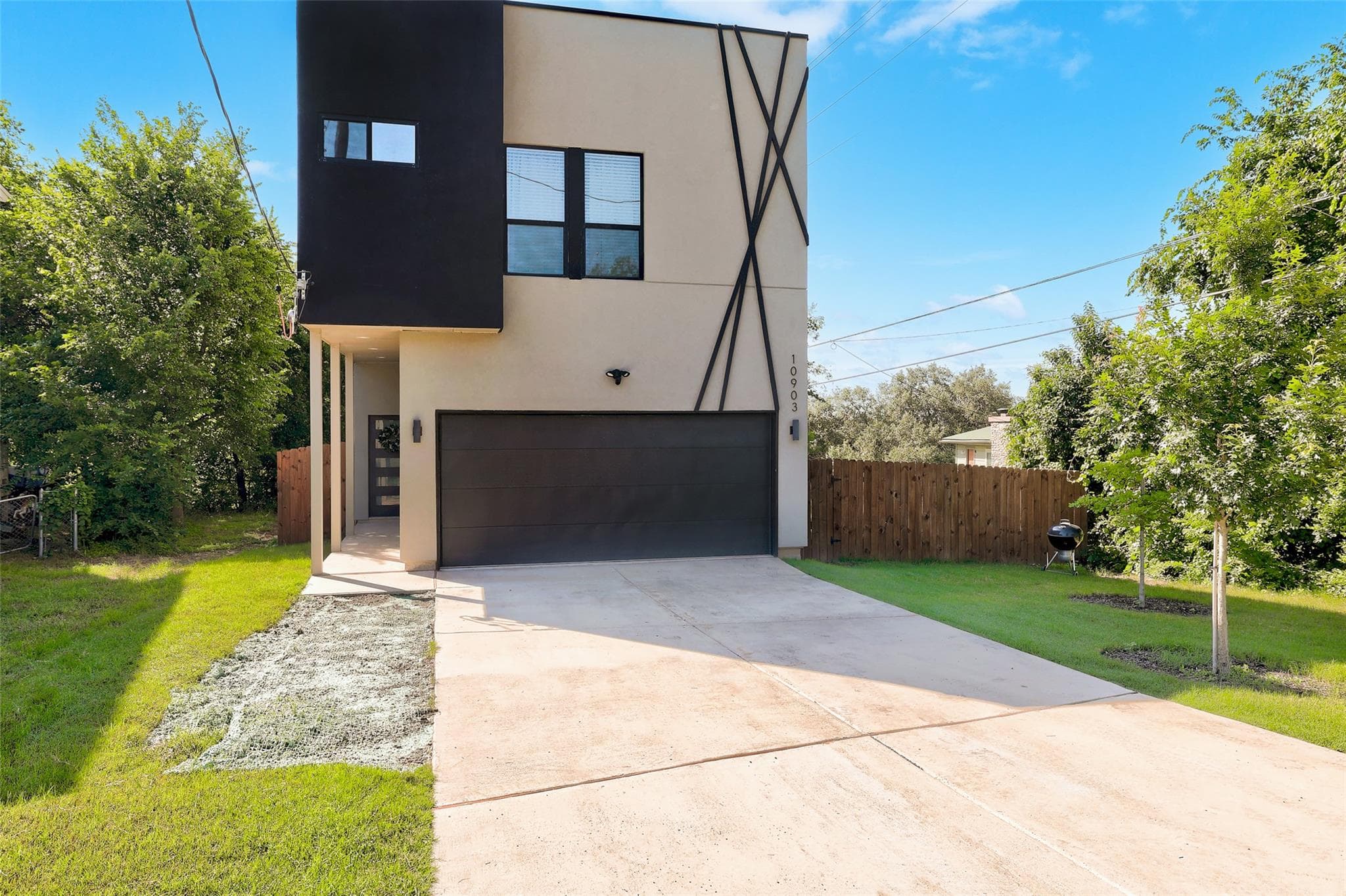 10903 Elm St