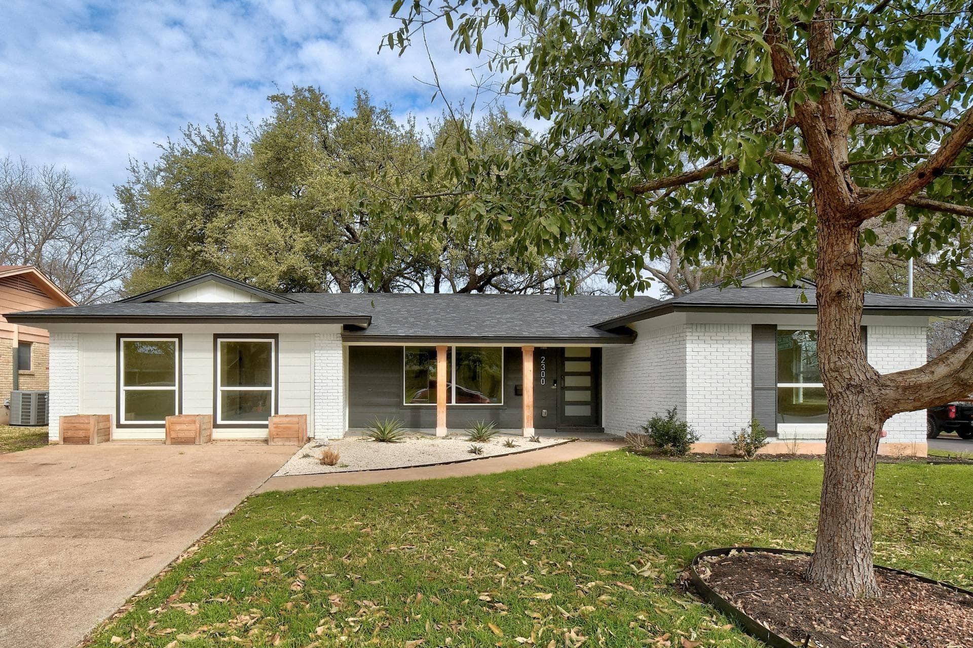 2300 Fair Oaks Dr