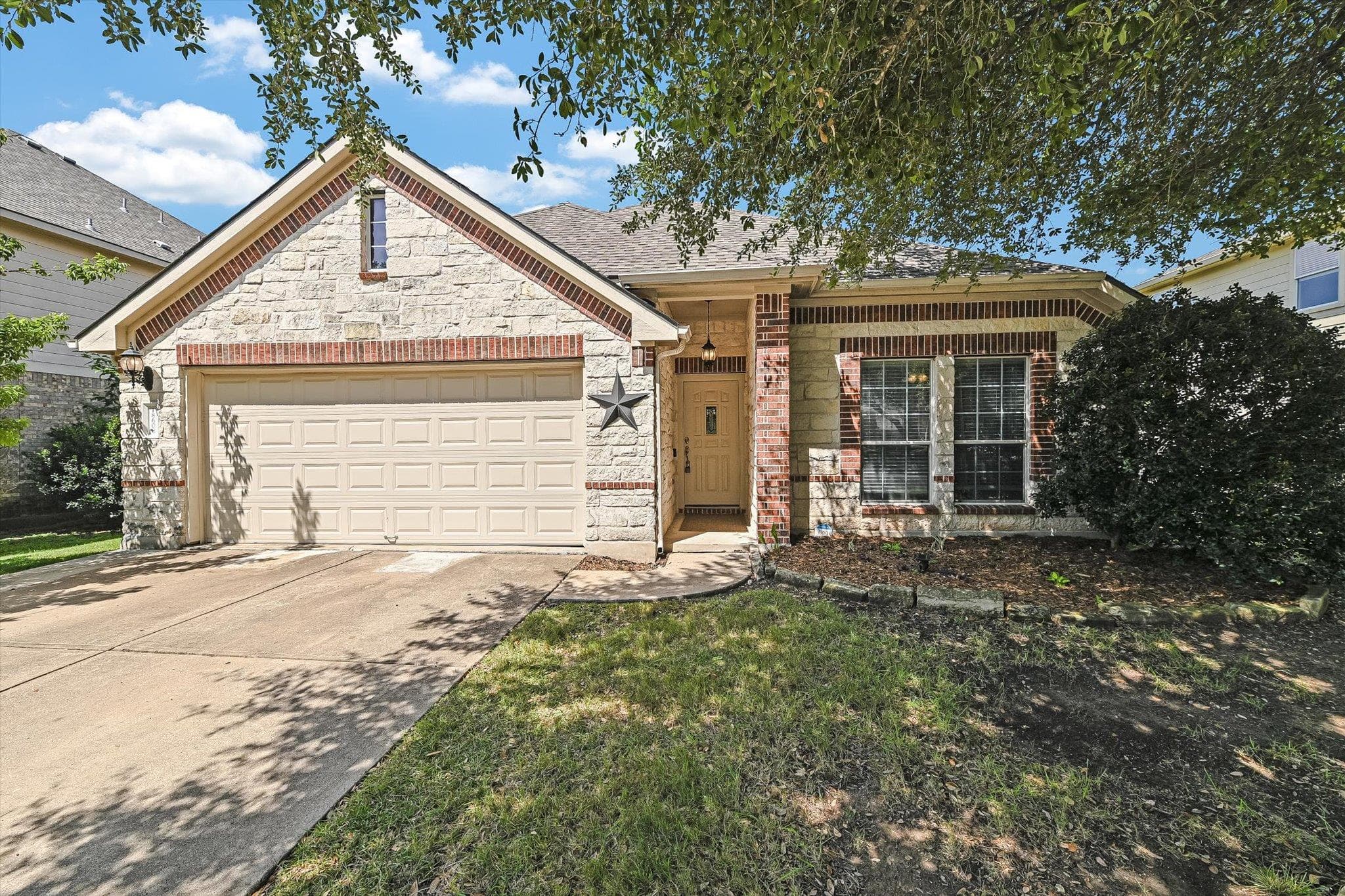 18608 Royal Pointe Dr