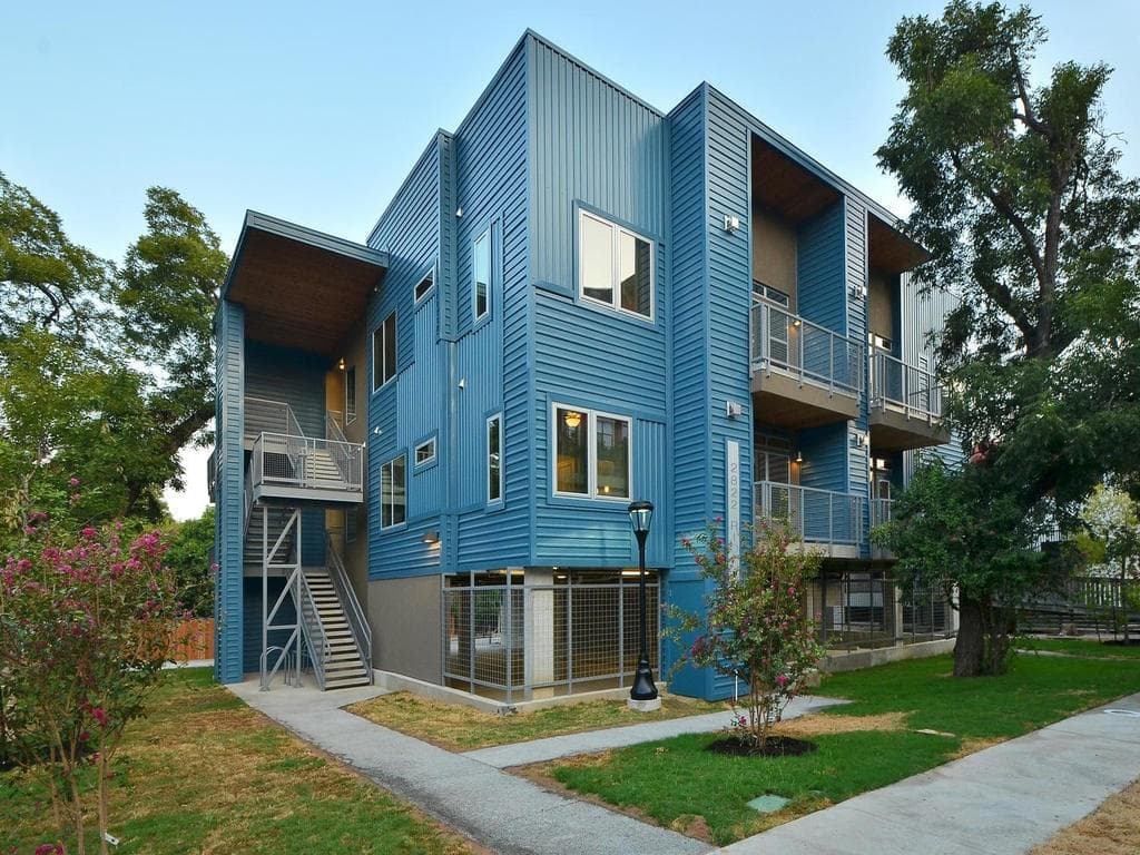 2822 Rio Grande St #304