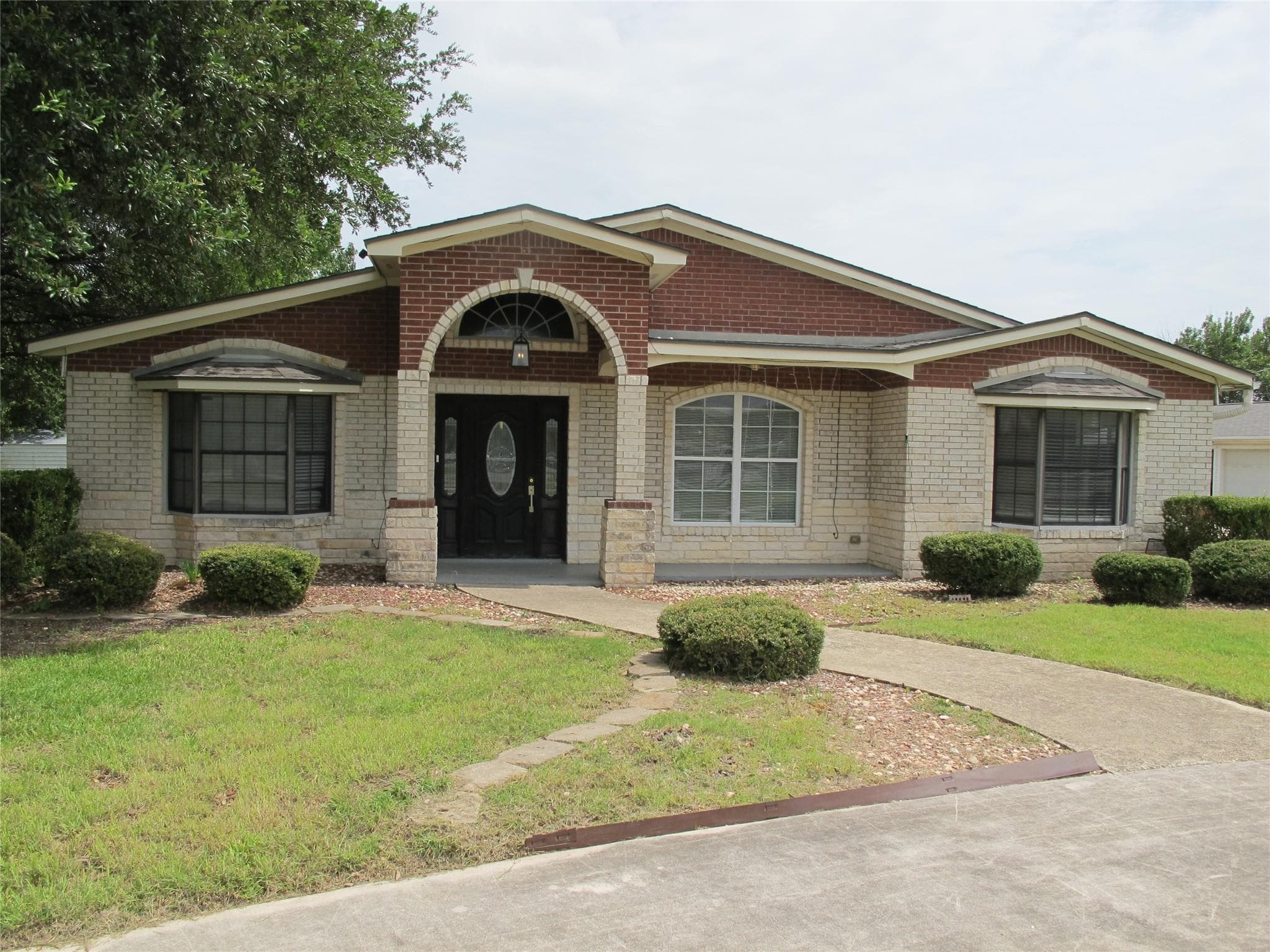 1011 Llewellyn Ln
