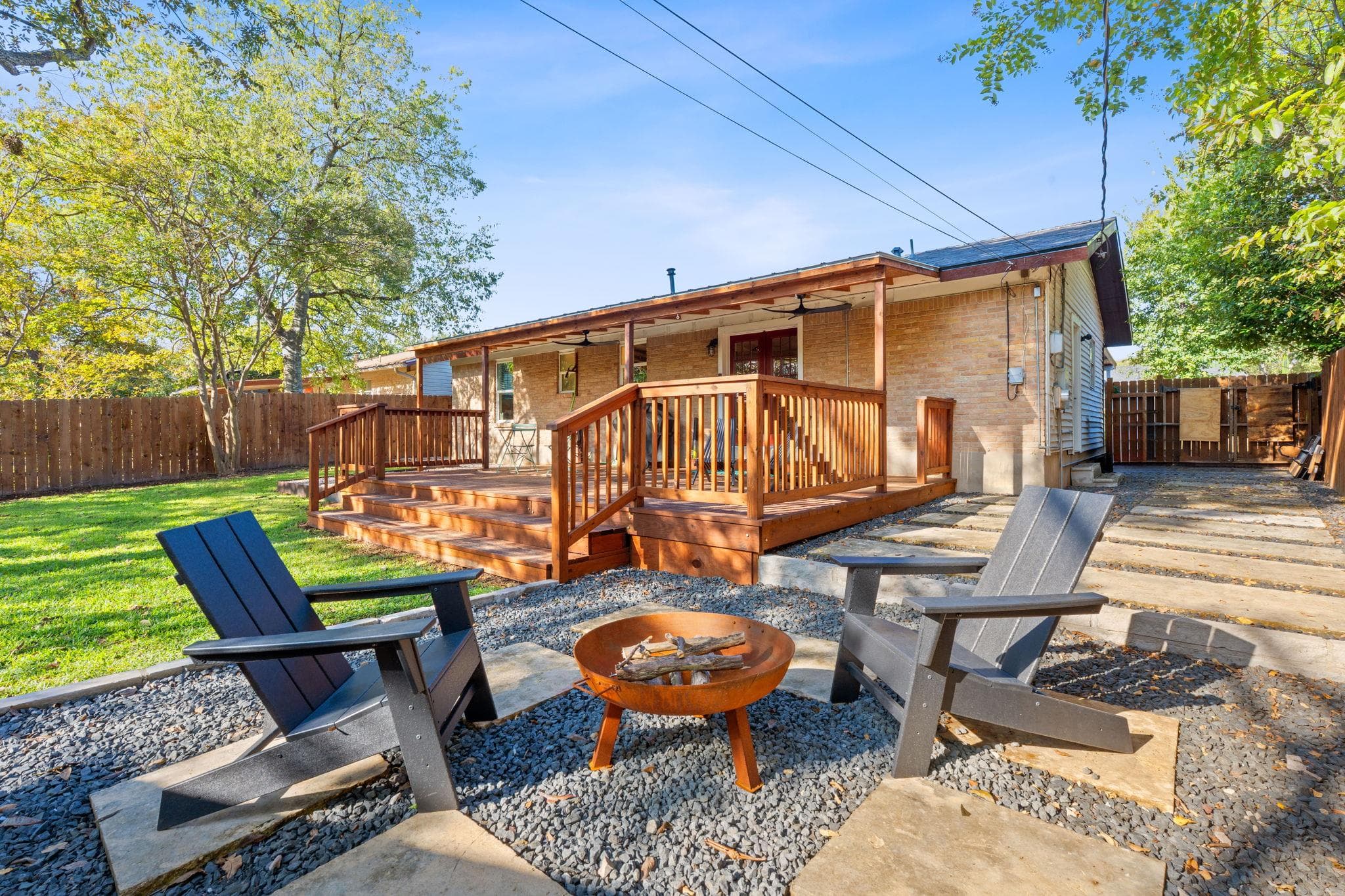 8801 Redfield Ln