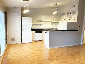 600 W 51st St #103