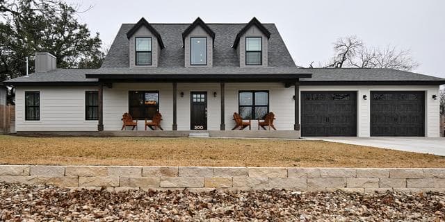 300 E Bluebonnet Ln