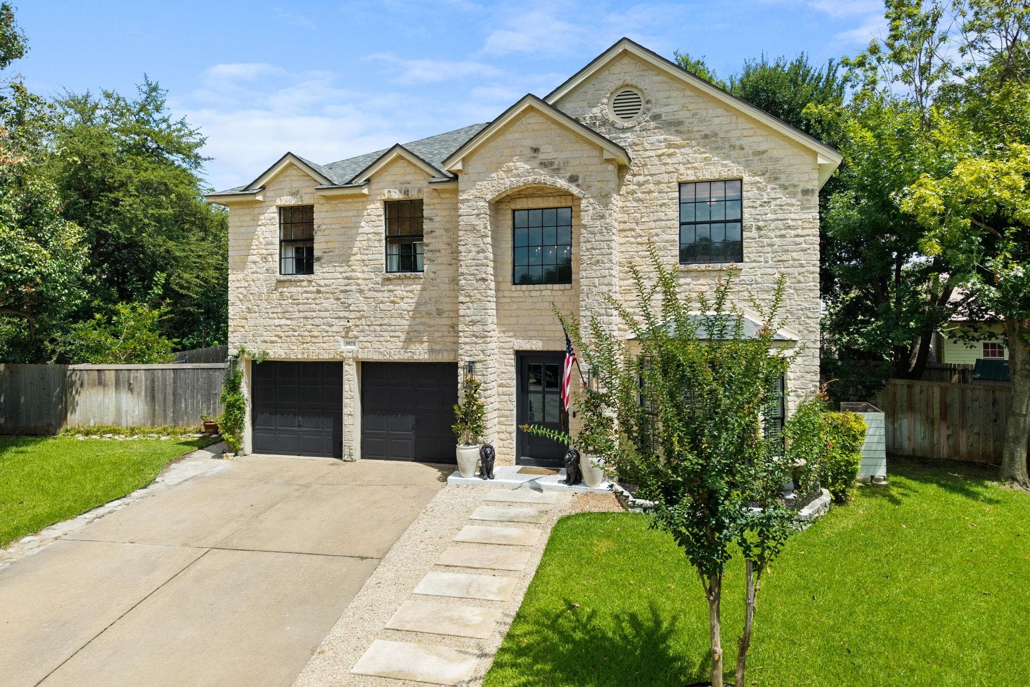 3923 Grayling Ln