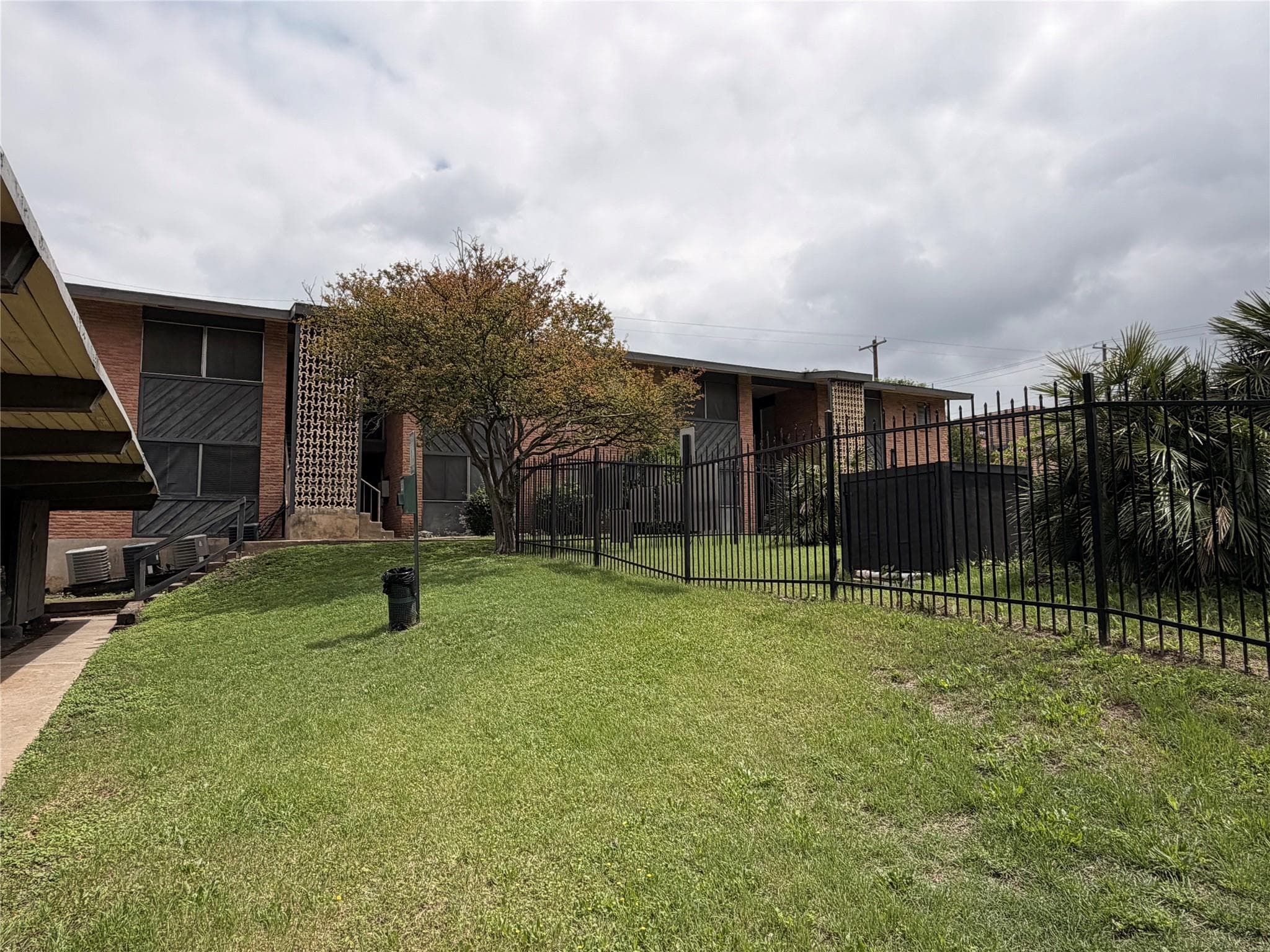 3304 Red River St #104
