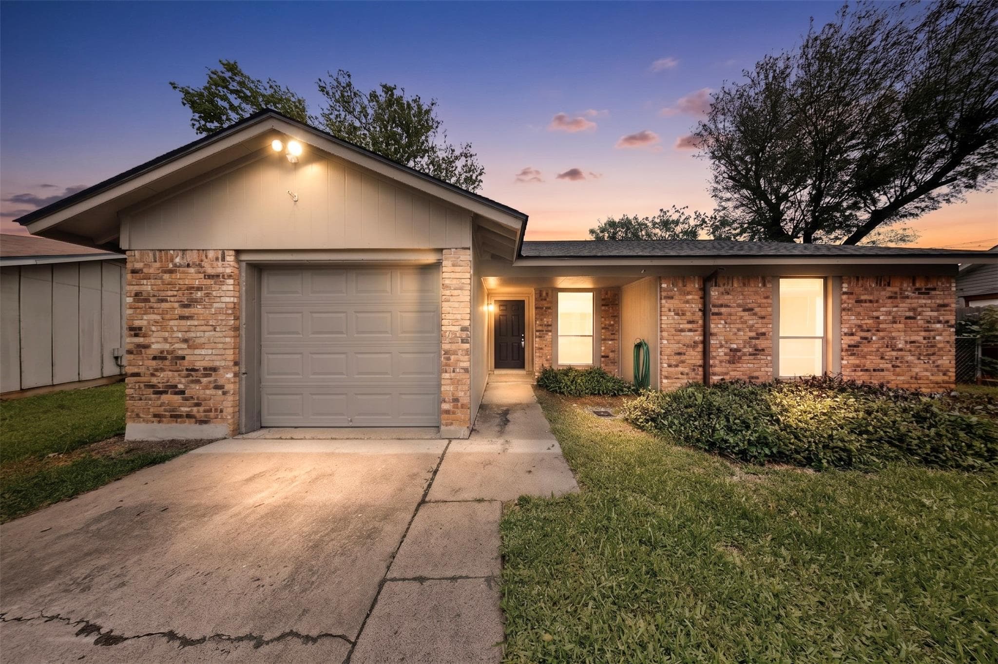 2404 Aldford Dr