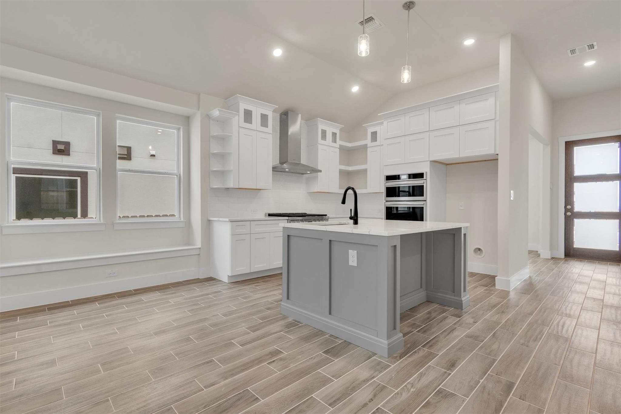 8502 Red Bottle Brush Rd