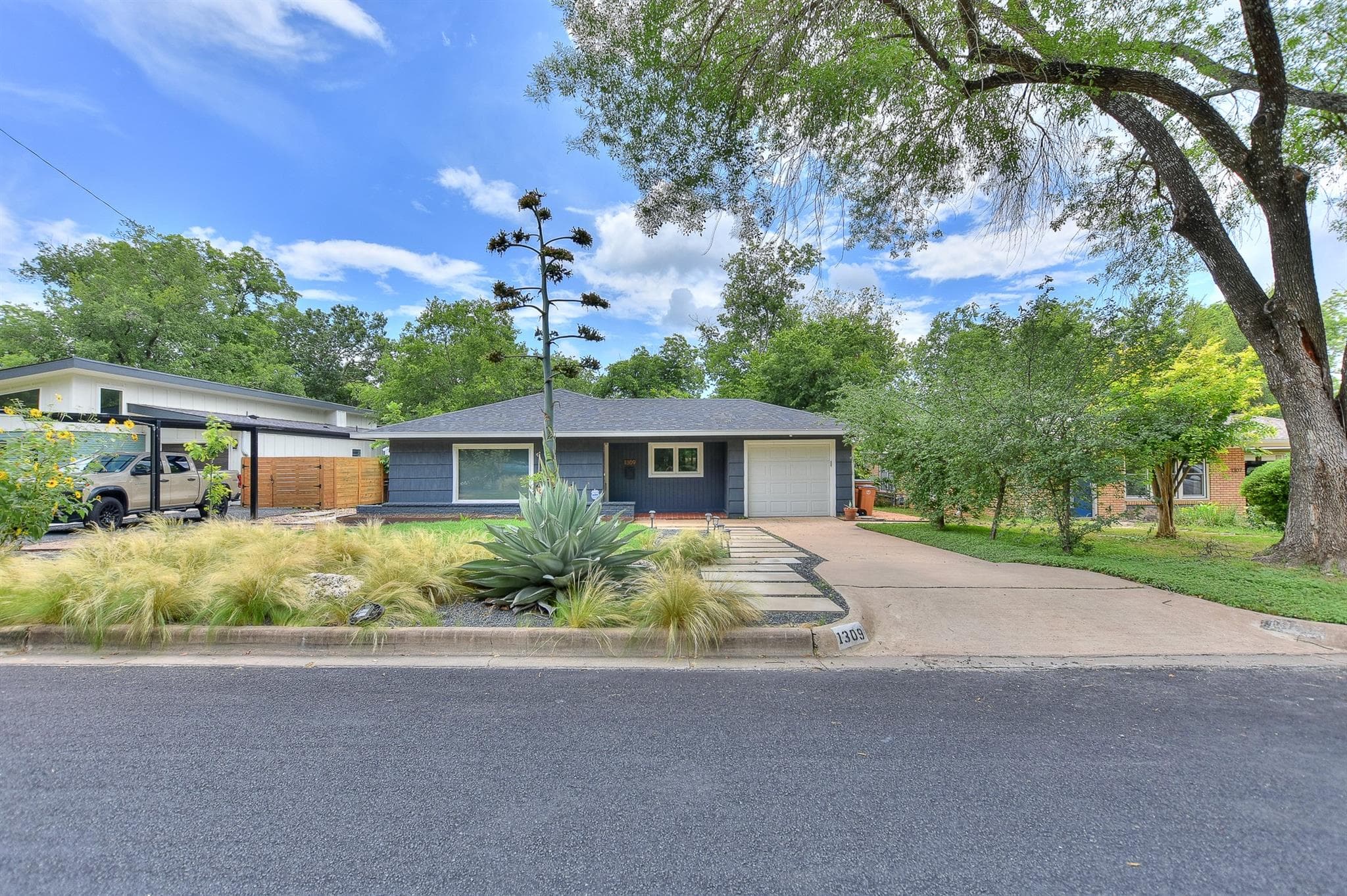 1309 Ridgemont Dr