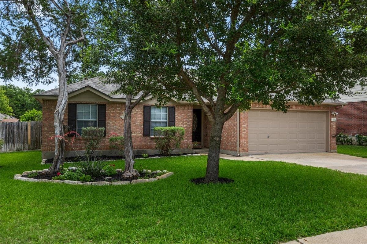 1802 Hollow Ridge Dr