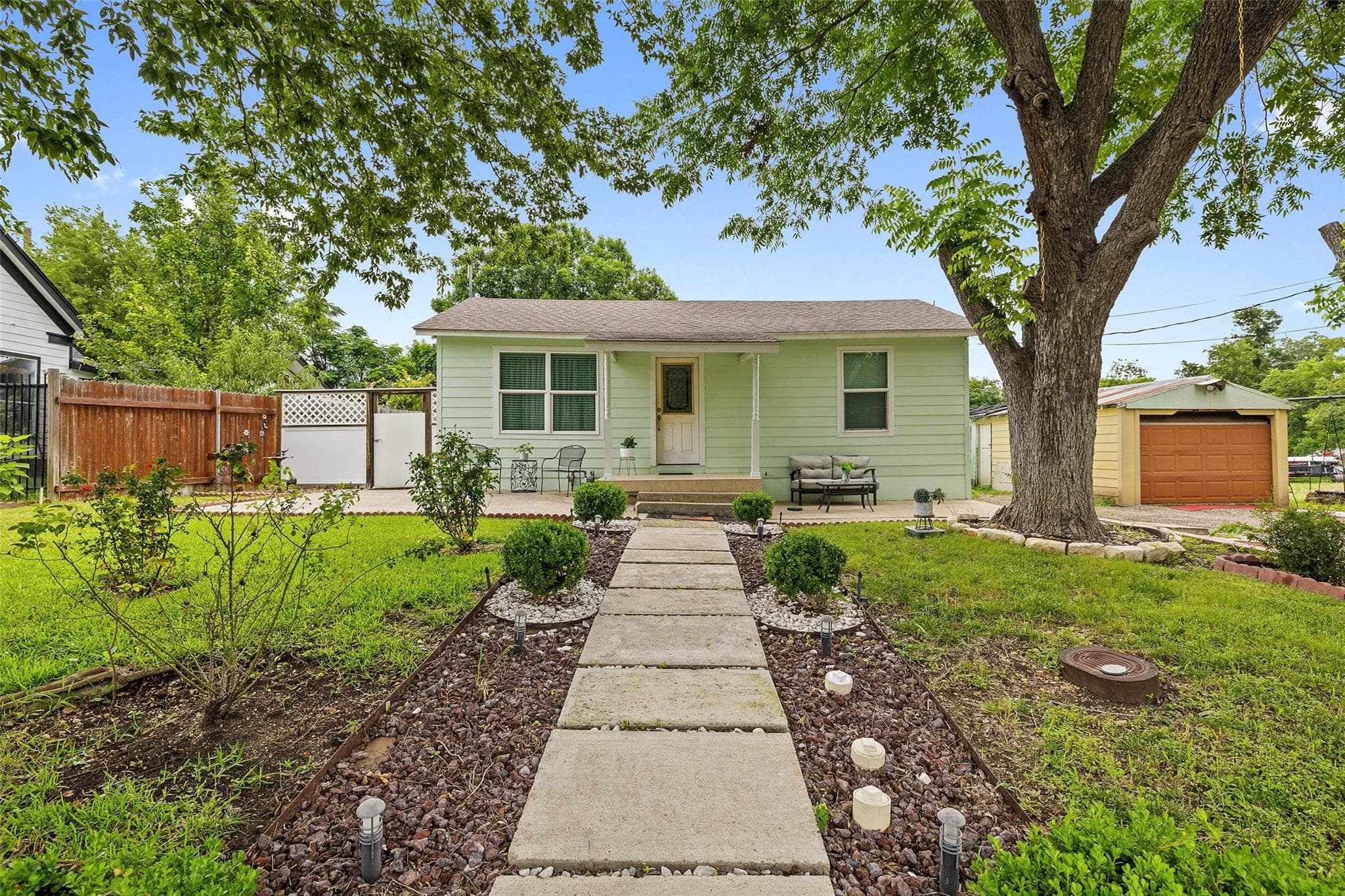 718 Kimbro St