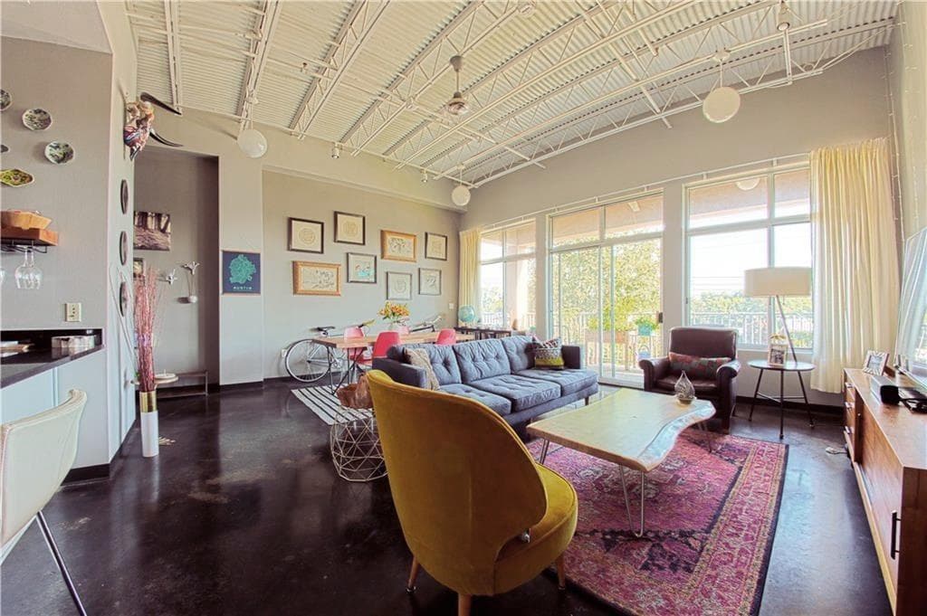2401 E SIXTH St #6094