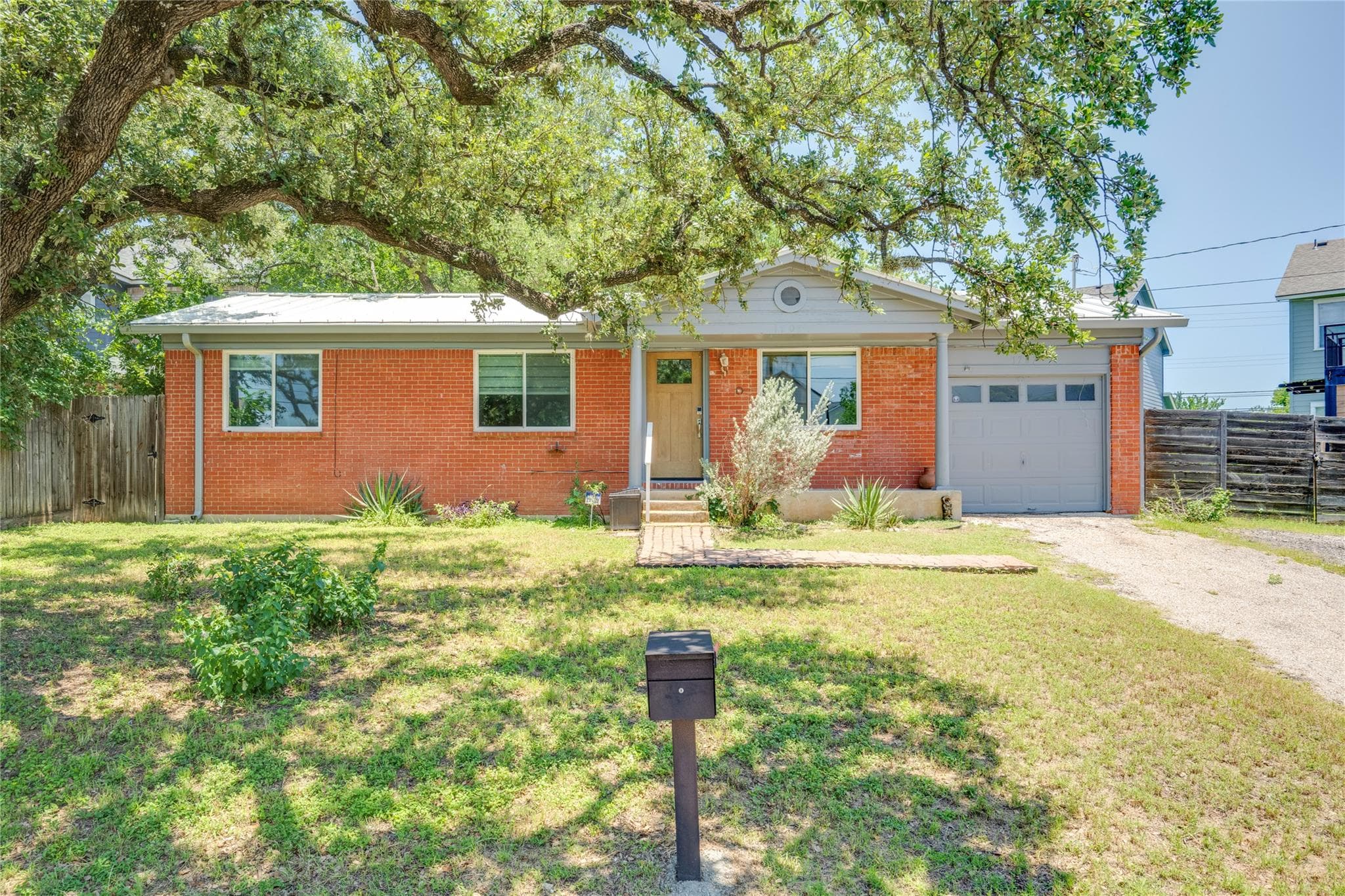 1707 Overhill Dr