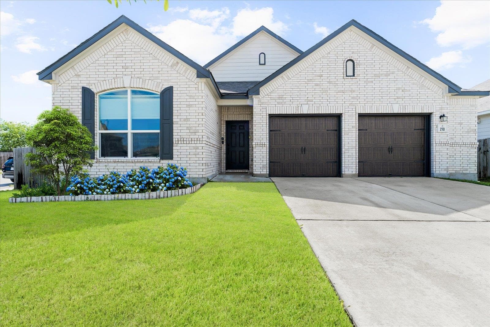 210 Maroon Ln