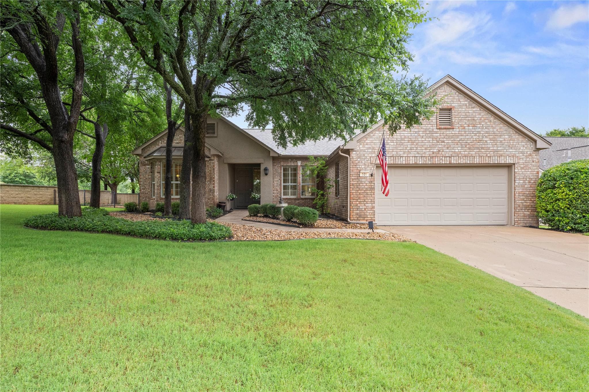 101 Yaupon Ln
