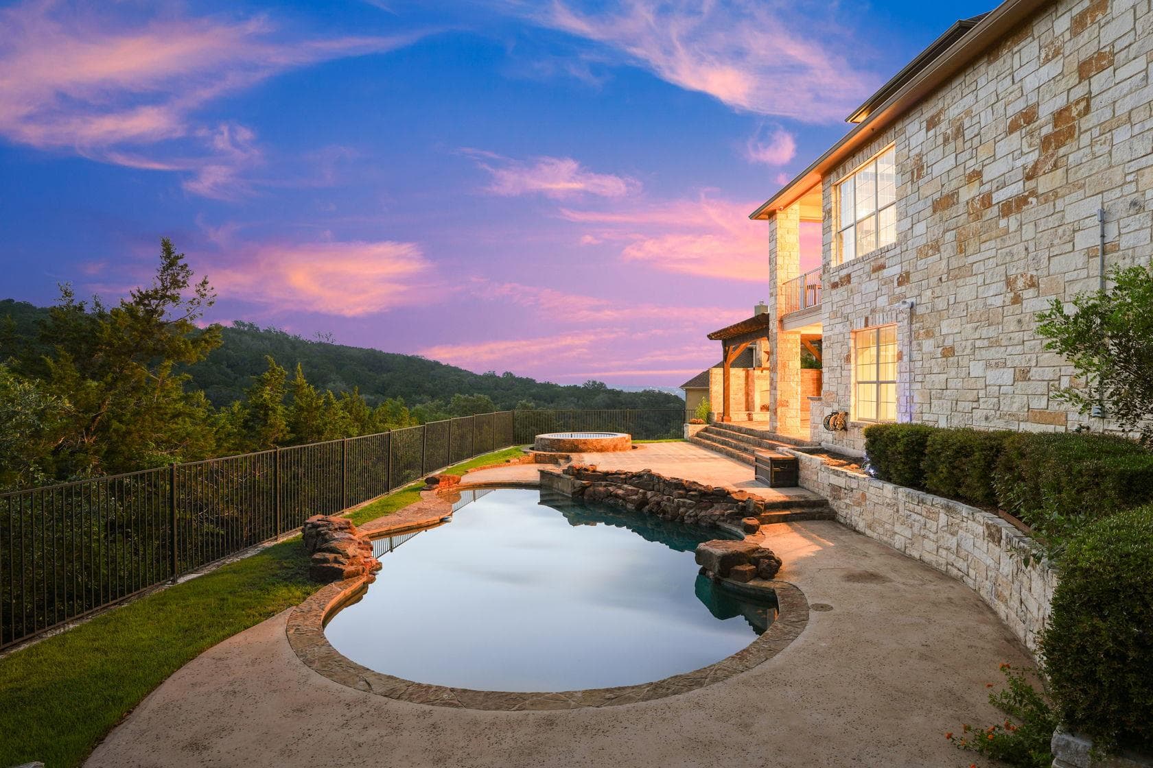 121 Burgess Ln
